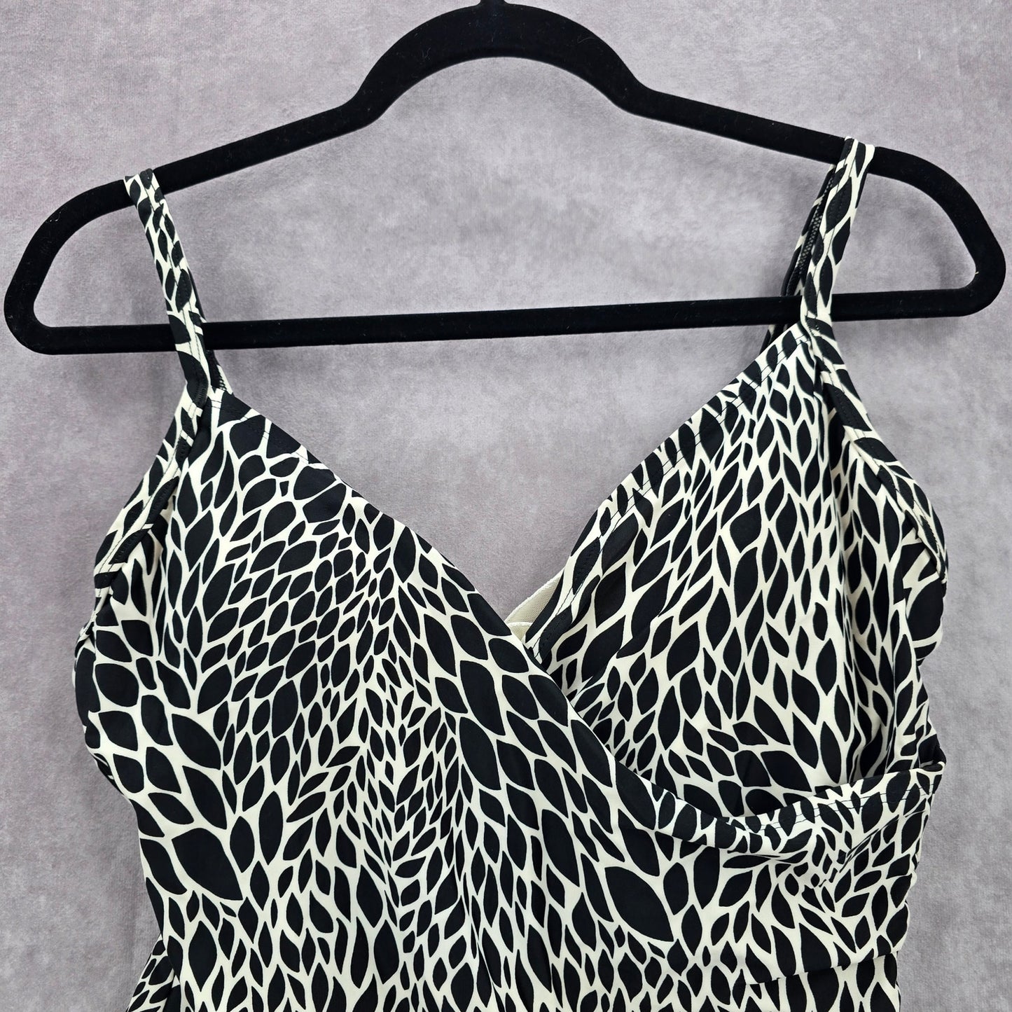 045. St John's Bay Black Floral Tank Top Padded Tankini Swimwear 12 Large