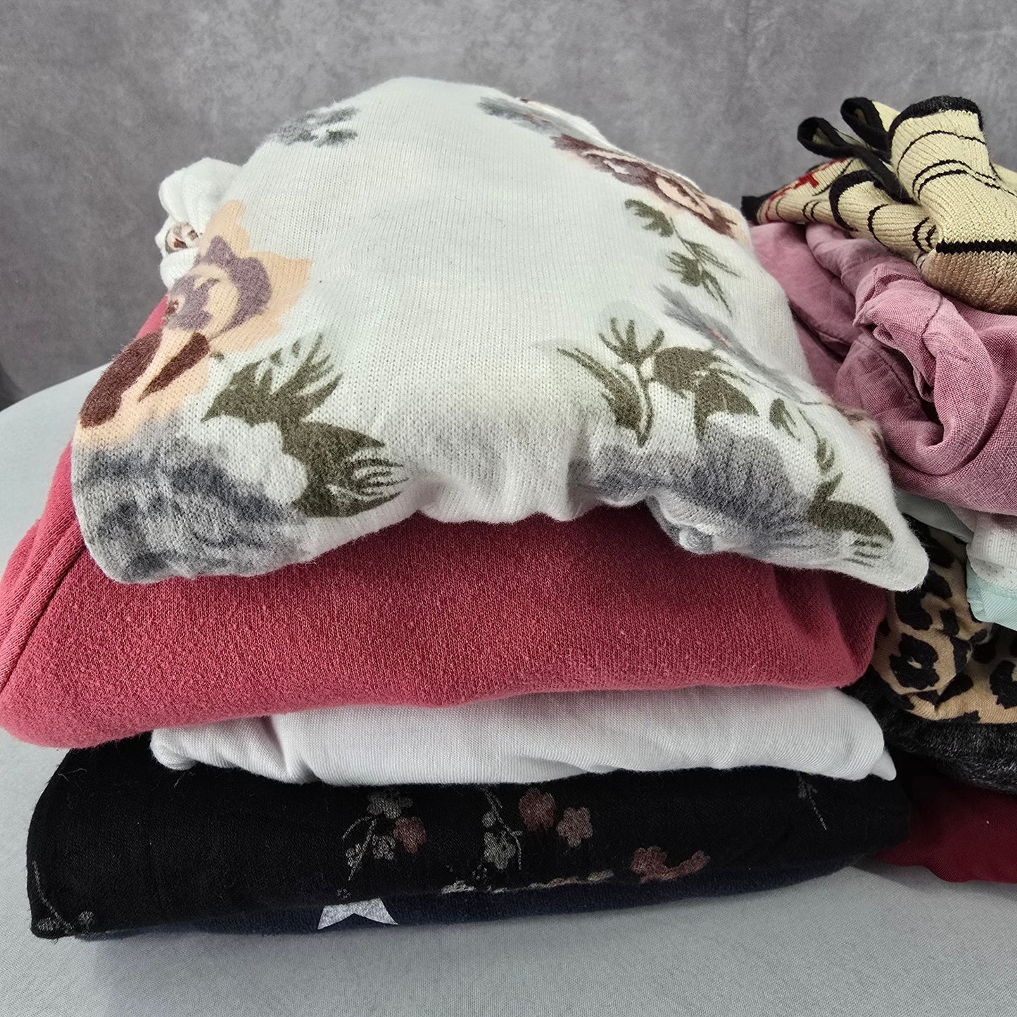 11 Womens Tops Sweaters Tanks Random Mixed Lot Bundle of 11 M Medium