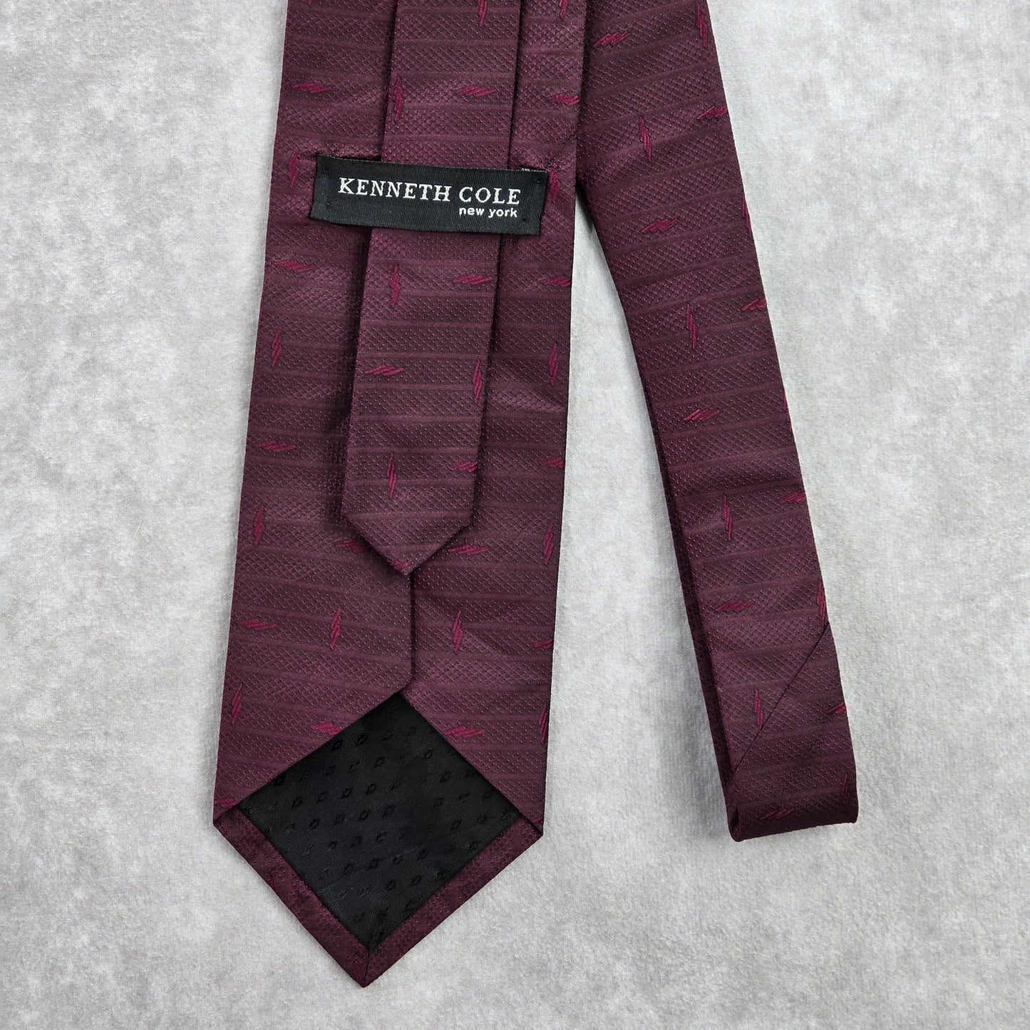 Kenneth Cole New York Burgundy Maroon Stripe Geometric Silk Men's Neck Tie NWOT