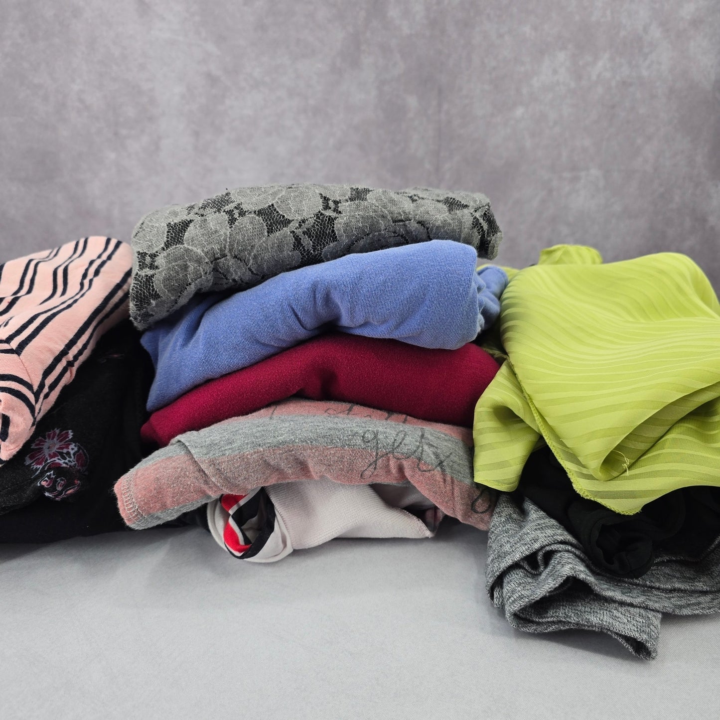 12 Womens Tops Sweaters Tanks Random Mixed Lot Bundle of 12 M Medium