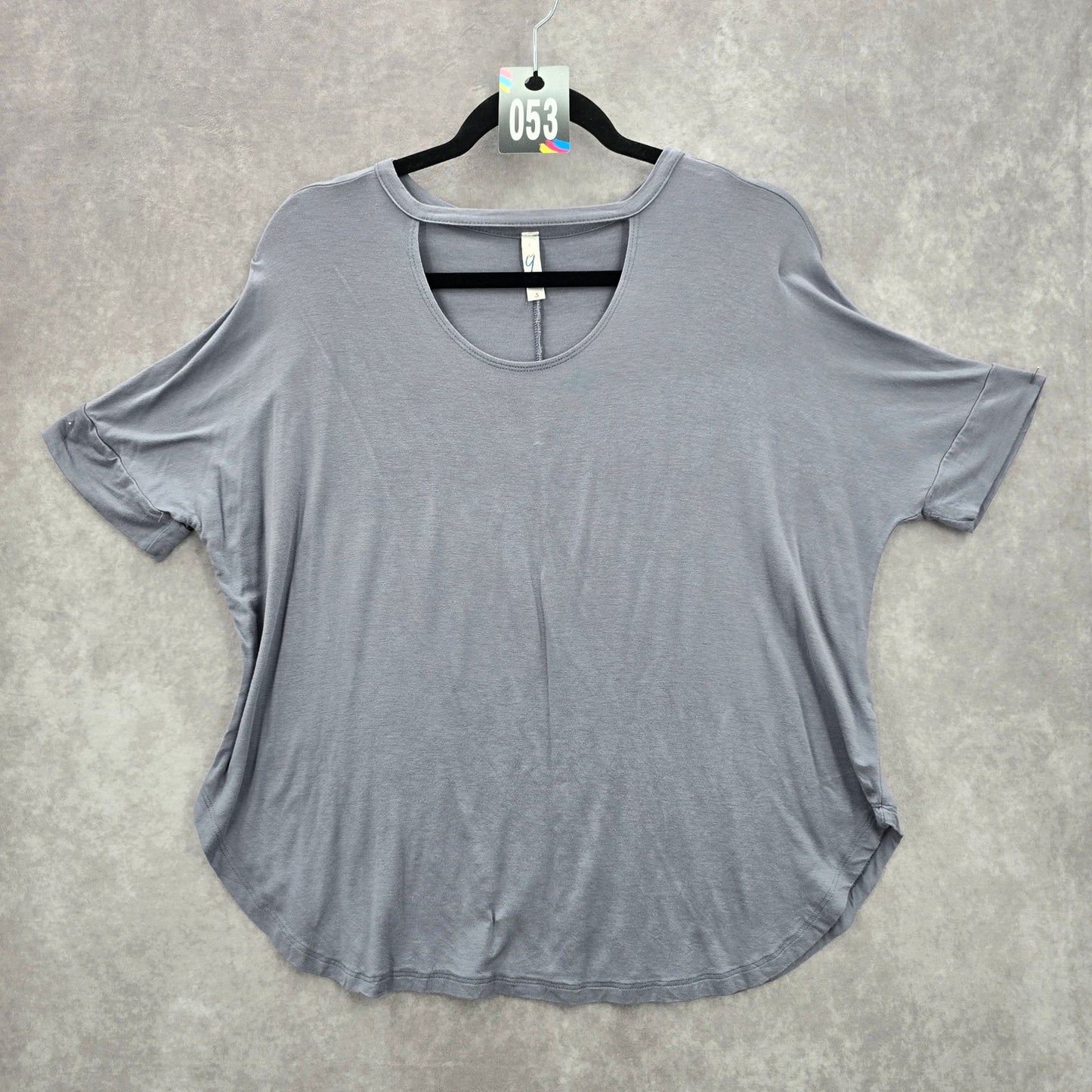 053. Yee Gray Short Sleeve Flare Cutout Casual Top Small