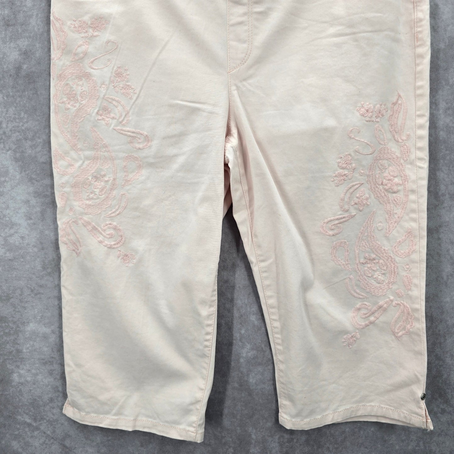 Gloria Vanderbilt Pink Embroidered Floral Crop Avery Cotton Pants 12