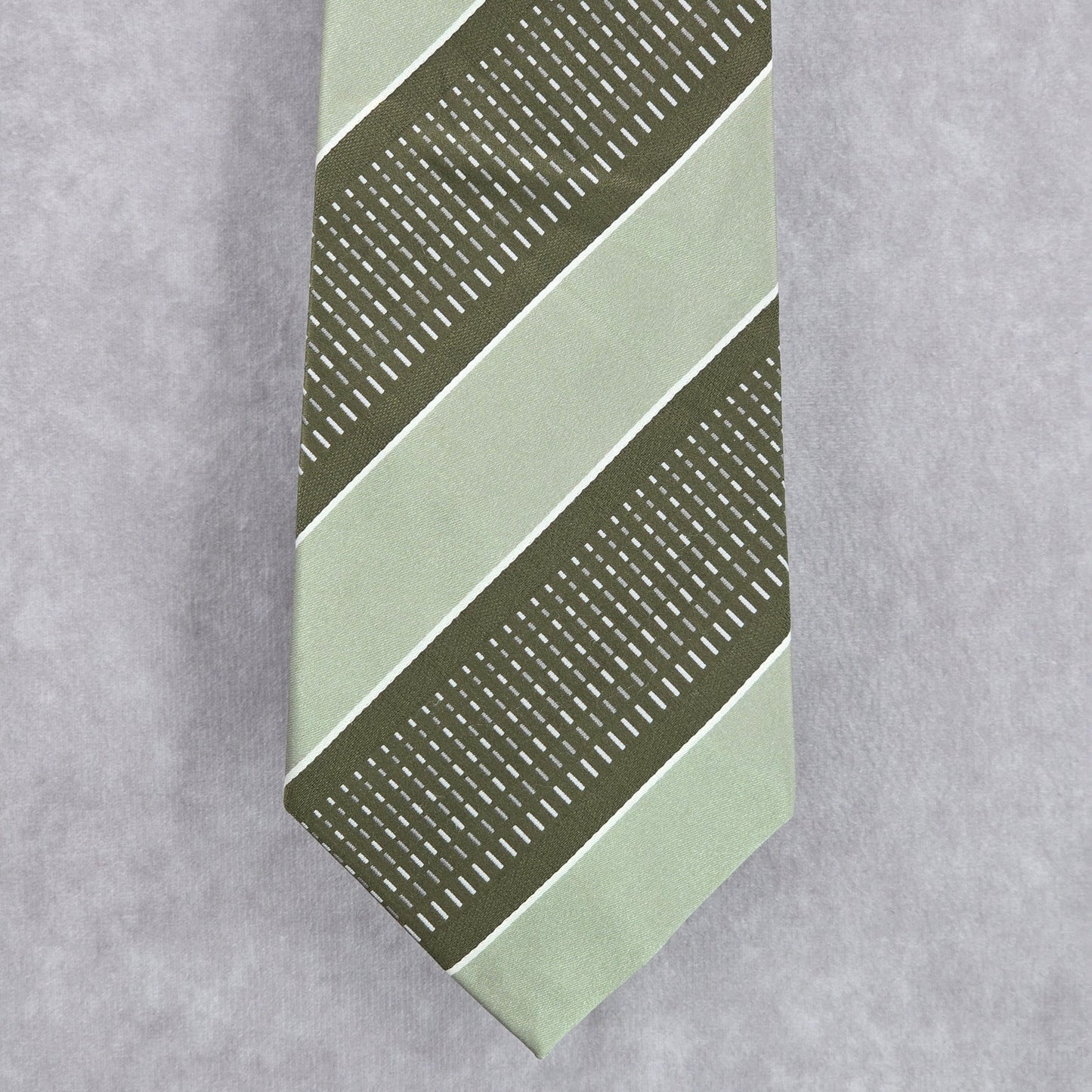 Geoffrey Beene Green White Stripe Geometric 100% Silk Men's Neck Tie