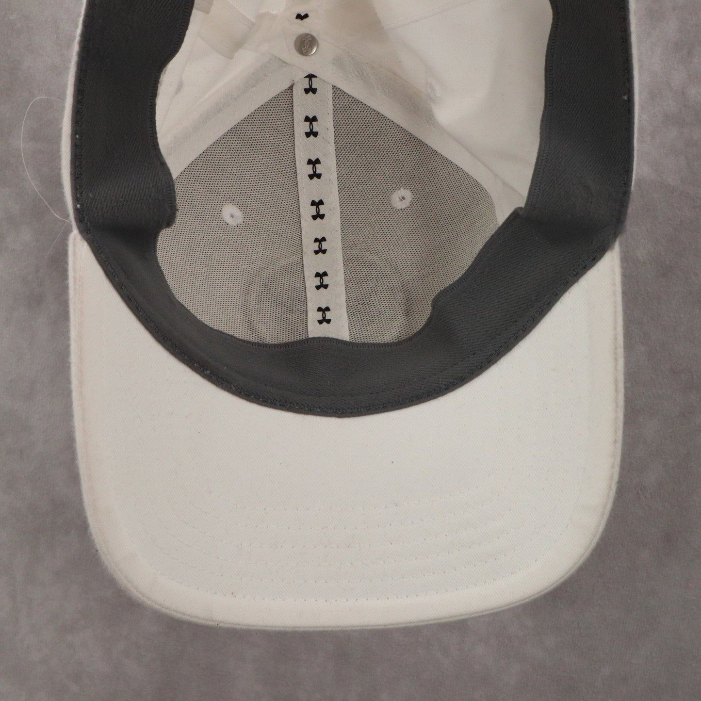 Under Armour White Fitted Athletic Sports Baseball Cap Hat