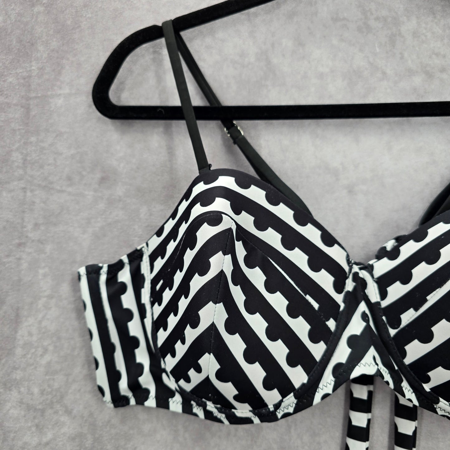 Shein Black White Pattern Bikini Top Padded Underwire Swimwear 4XL