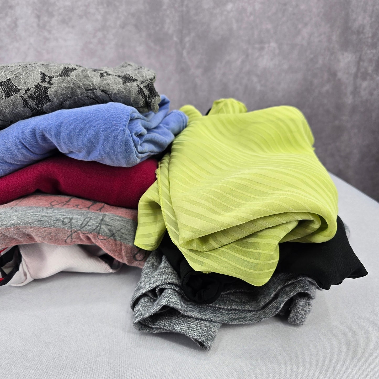 12 Womens Tops Sweaters Tanks Random Mixed Lot Bundle of 12 M Medium