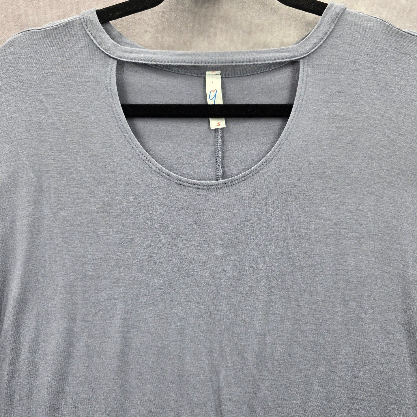 053. Yee Gray Short Sleeve Flare Cutout Casual Top Small