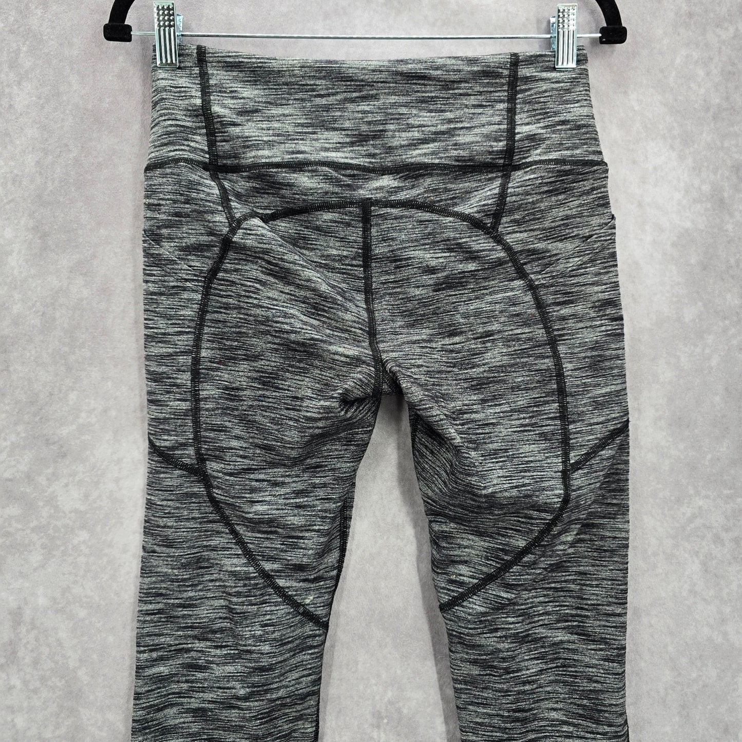 Victoria's Secrets Sport Gray Stripe Leggings Crop Capri Active Stretch M Medium