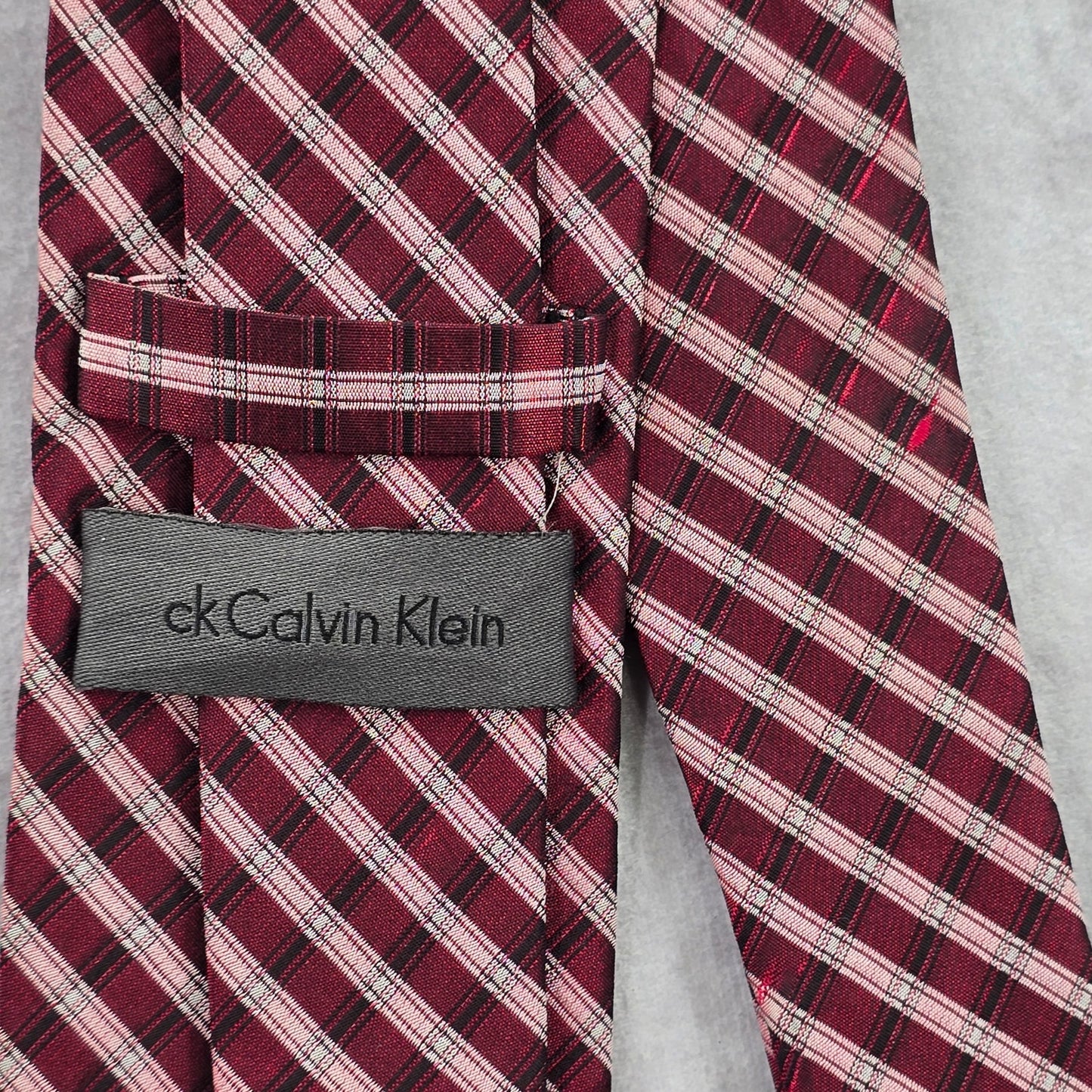 Calvin Klein Red White Stripe Silk Executive Corporate Valentines Neck Tie Men's