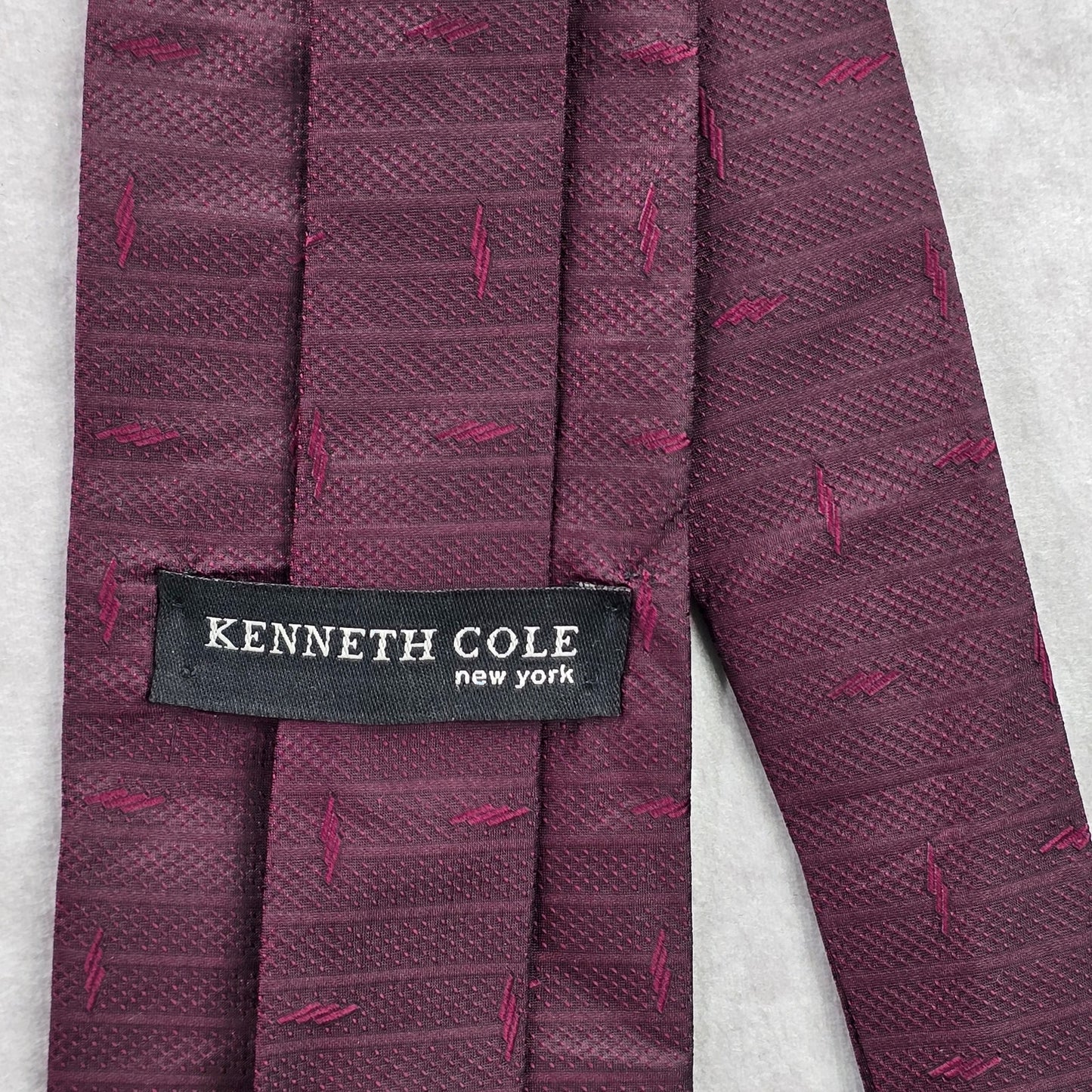 Kenneth Cole New York Burgundy Maroon Stripe Geometric Silk Men's Neck Tie NWOT