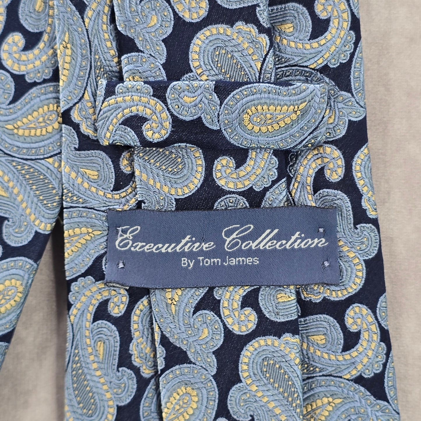 Tom James Executive Collection Blue Floral Paisley Executive Mens Silk Neck Tie