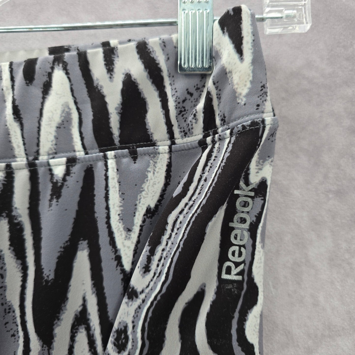Reebok Black Gray Print Cropped capri Athletic Pants Bottoms Leggings S Small