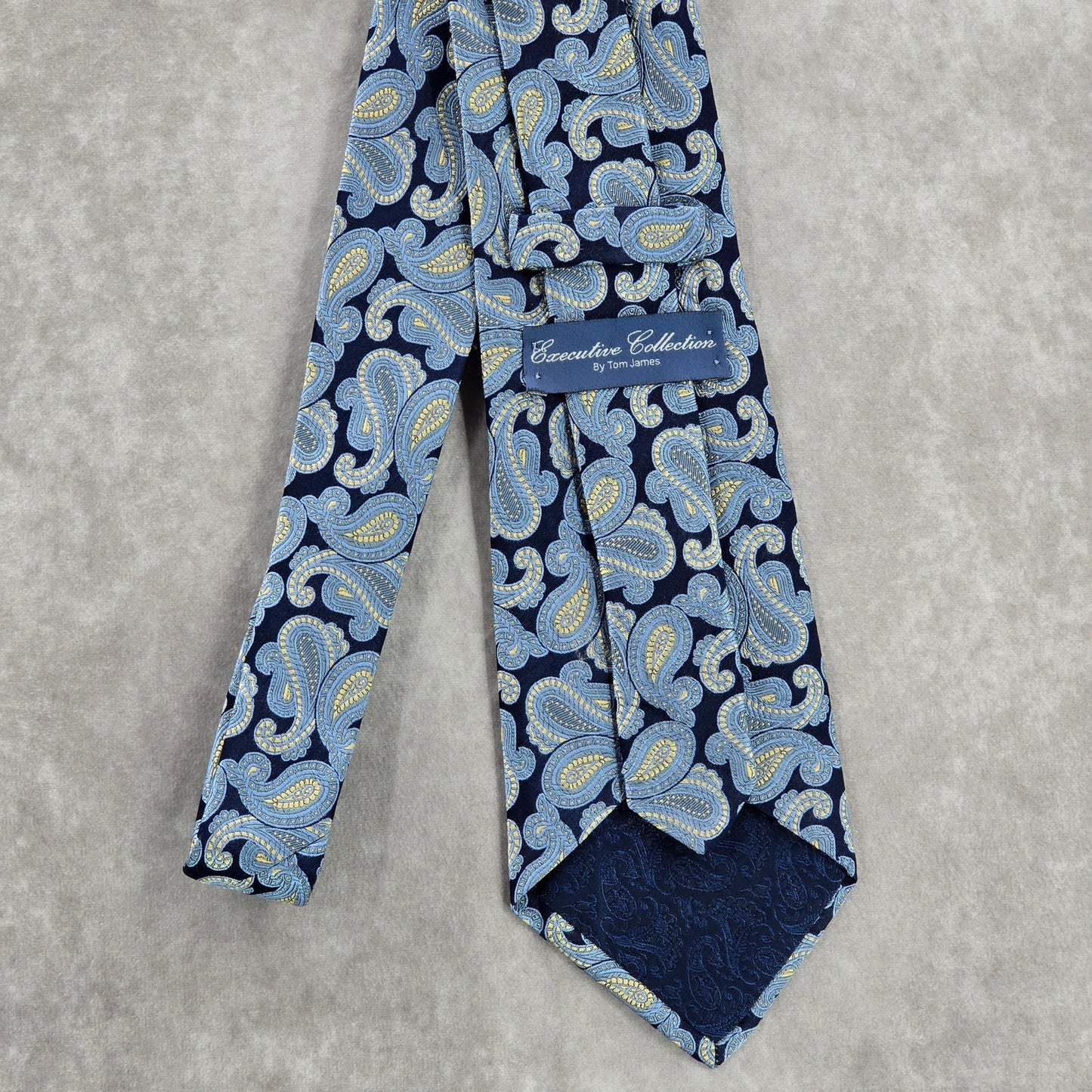 Tom James Executive Collection Blue Floral Paisley Executive Mens Silk Neck Tie