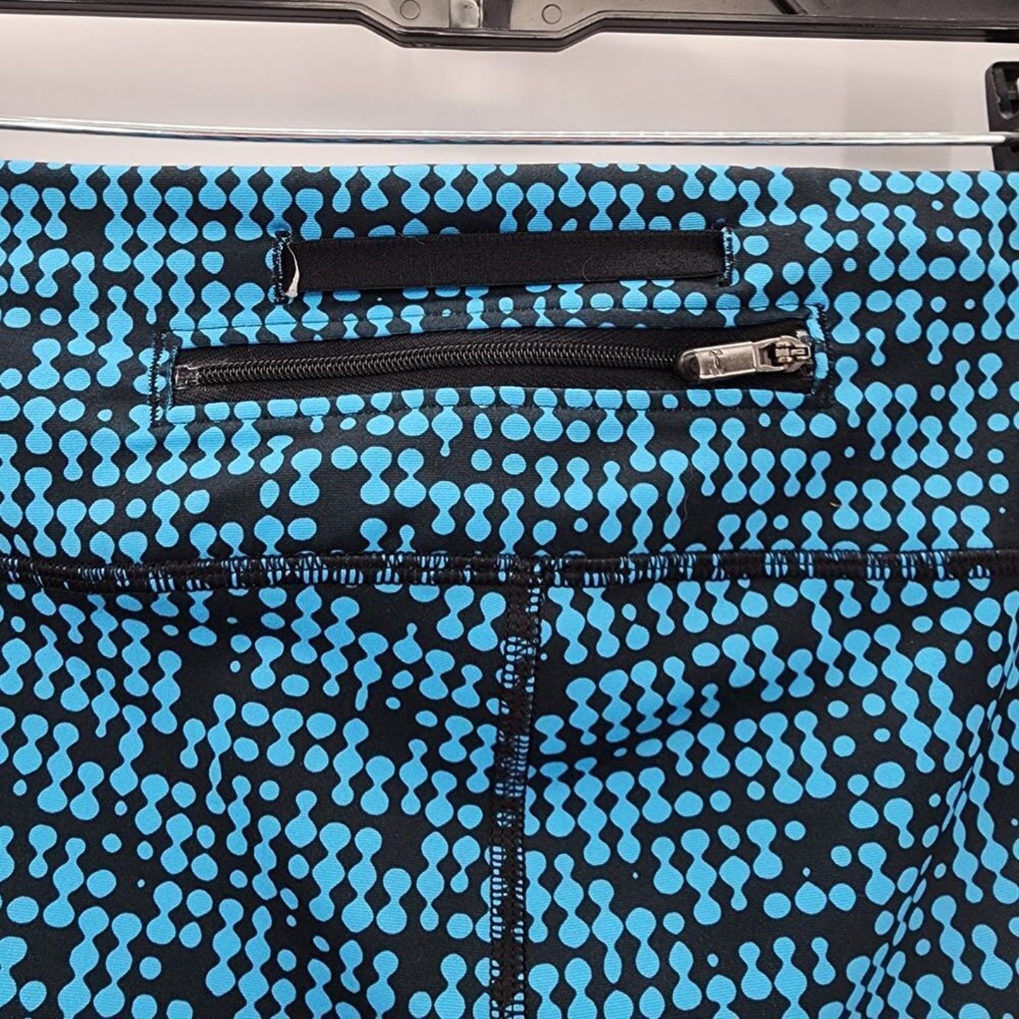 Under Armour Blue Black Cropped Activewear Yoga Leggings Active Sports Large