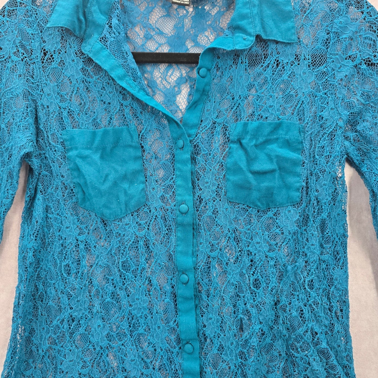 052. Forever 21 Green Lace Button Down Long Sleeve Top Small