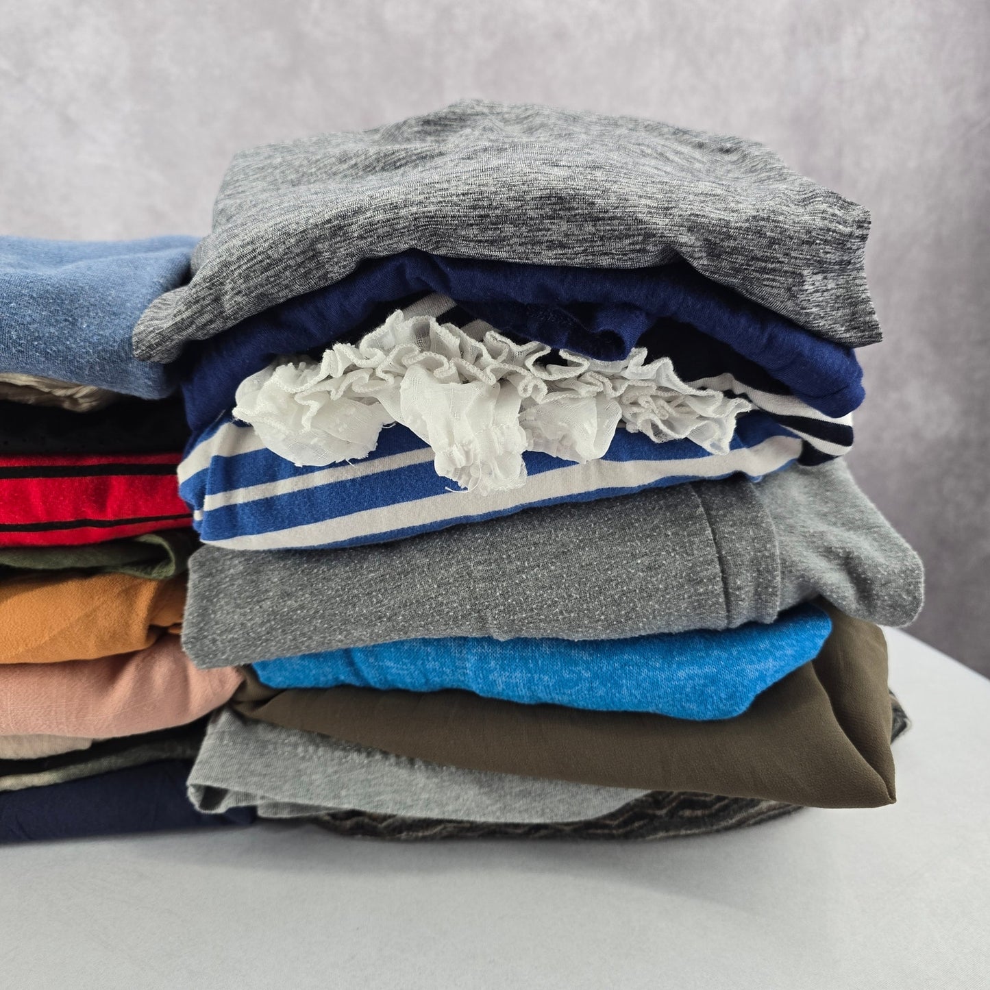 22 Womens Tops Sweaters Tanks Random Mixed Lot Bundle of 22 M Medium