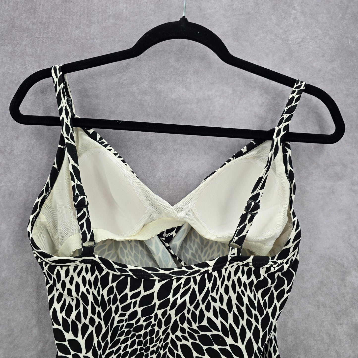 045. St John's Bay Black Floral Tank Top Padded Tankini Swimwear 12 Large