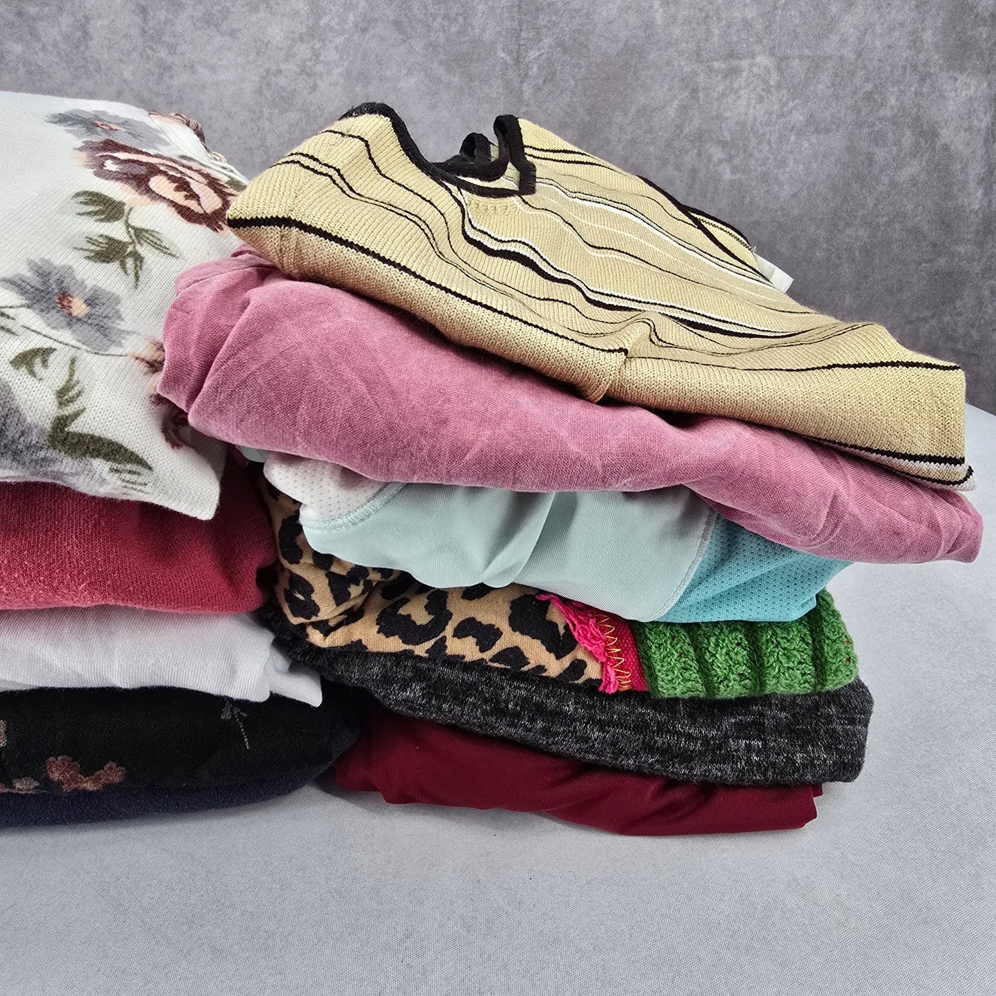 11 Womens Tops Sweaters Tanks Random Mixed Lot Bundle of 11 M Medium