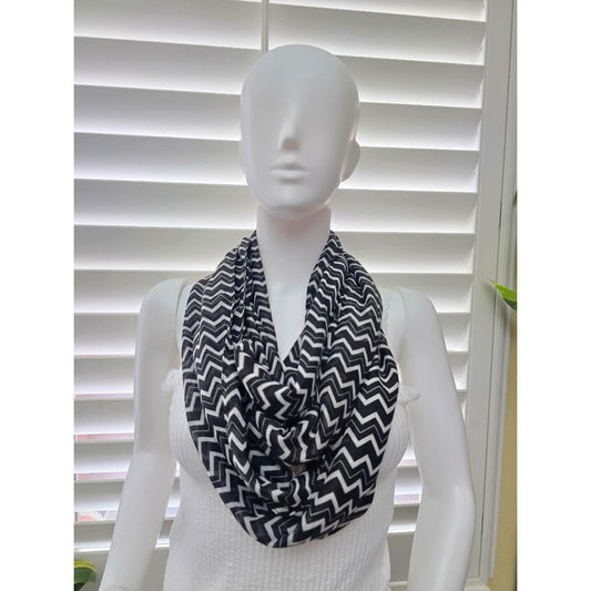Black White Chevron Pattern Y2K 90s Infinity Scarf OSFM