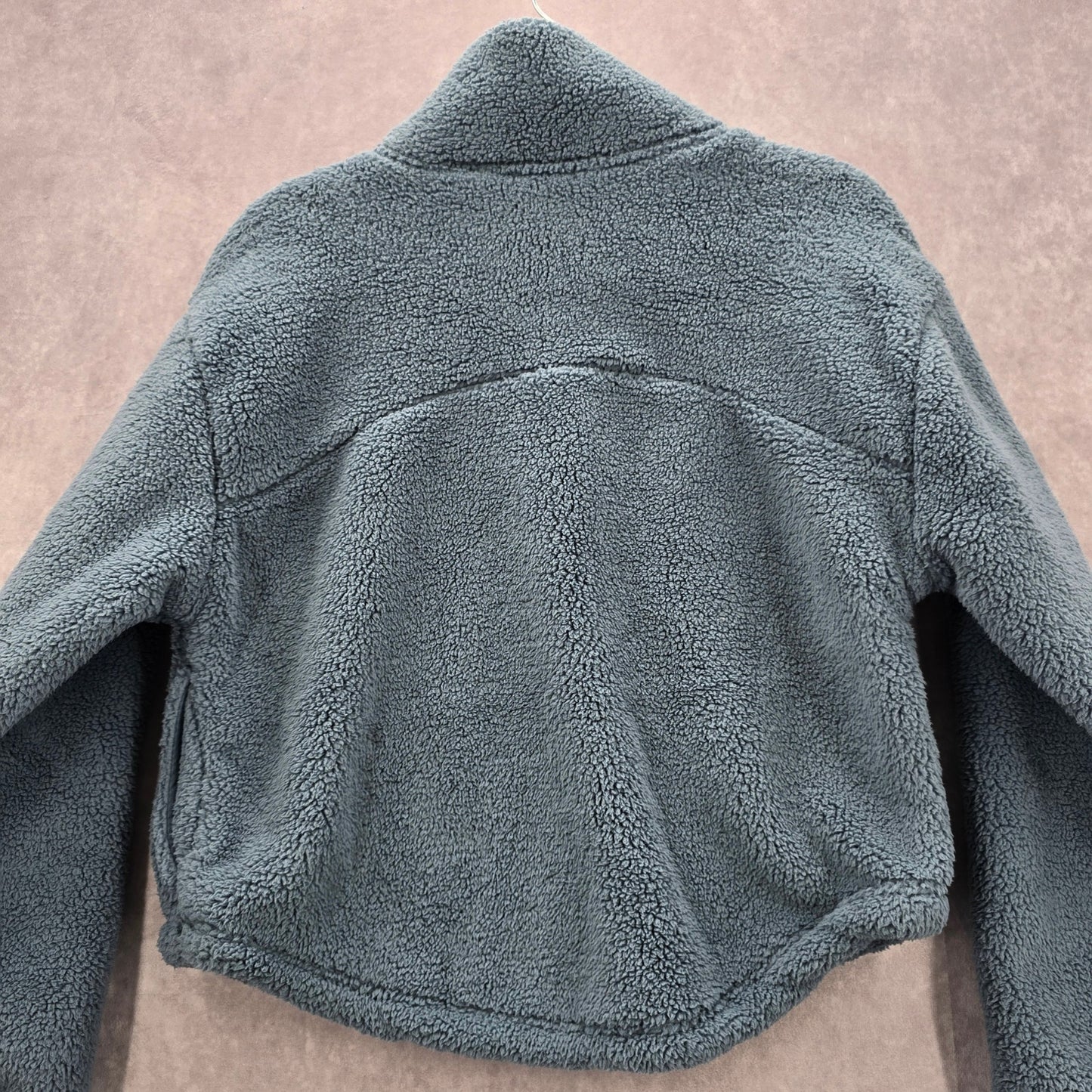 All In Motion Pullover Blue Fuzz Plush Sweater Cardigan Long Sleeve Short Medium