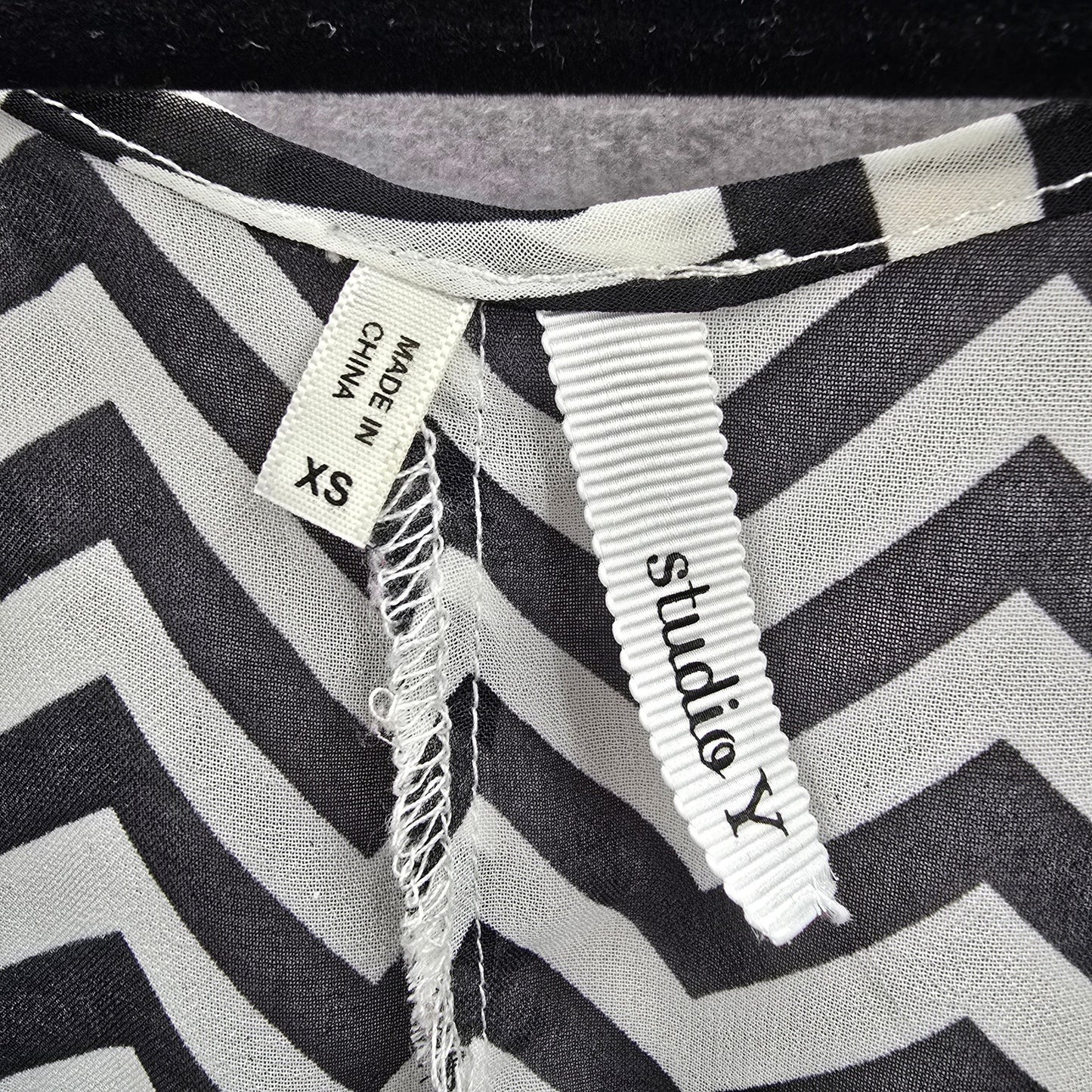 Studio Y Back White Chevron Beaded Sheer Cut Out Cold Shoulder Top XS