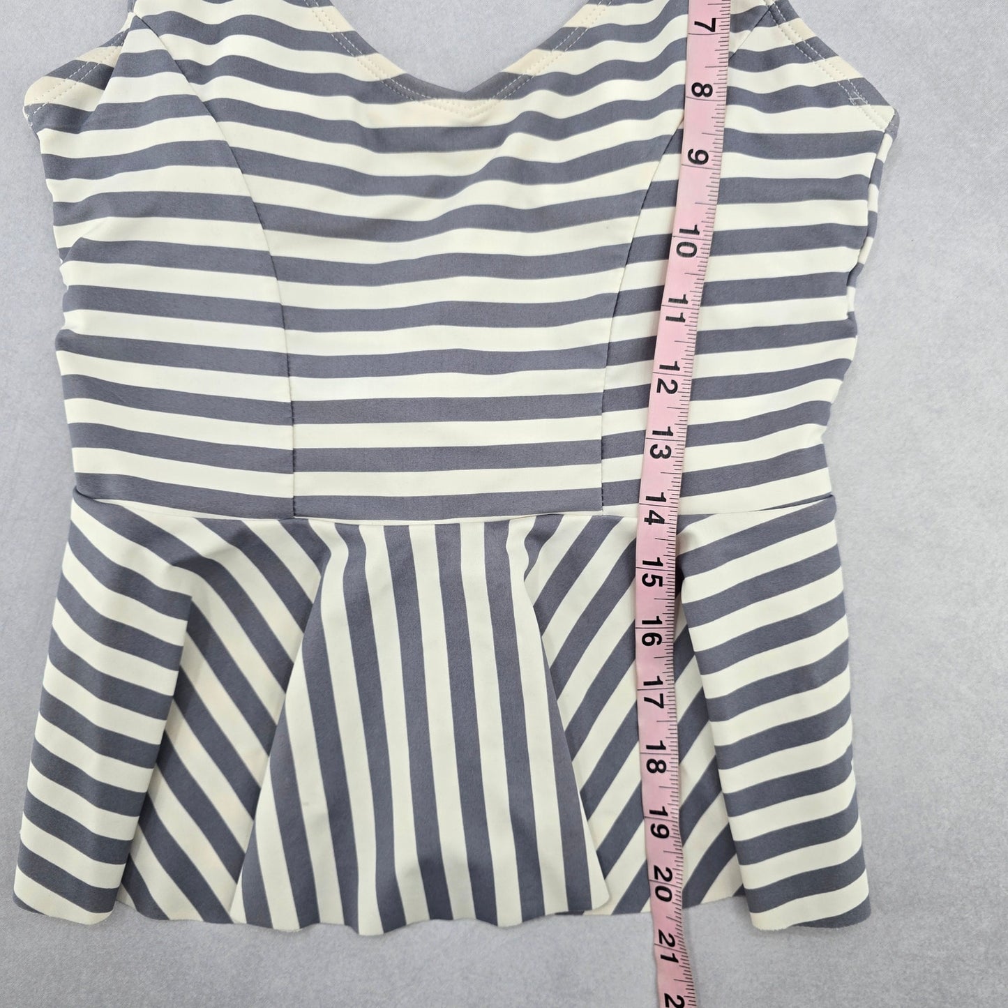 Cupshe Gray White Stripes Tankini Swimwear Crop Padded Top Beach XS Extra Small