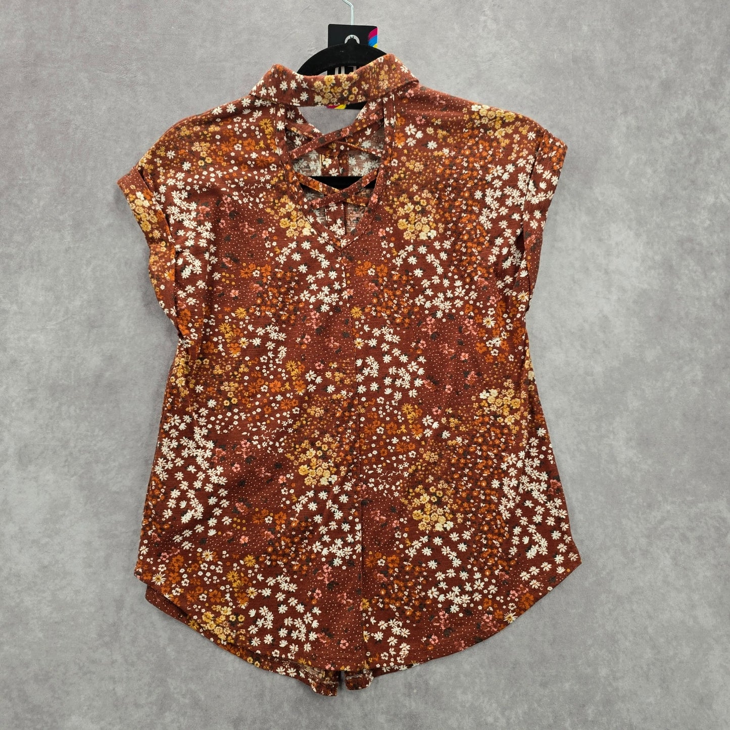 059. No Boundaries Brown Floral Crisscross Short Sleeve Button Down Top Small