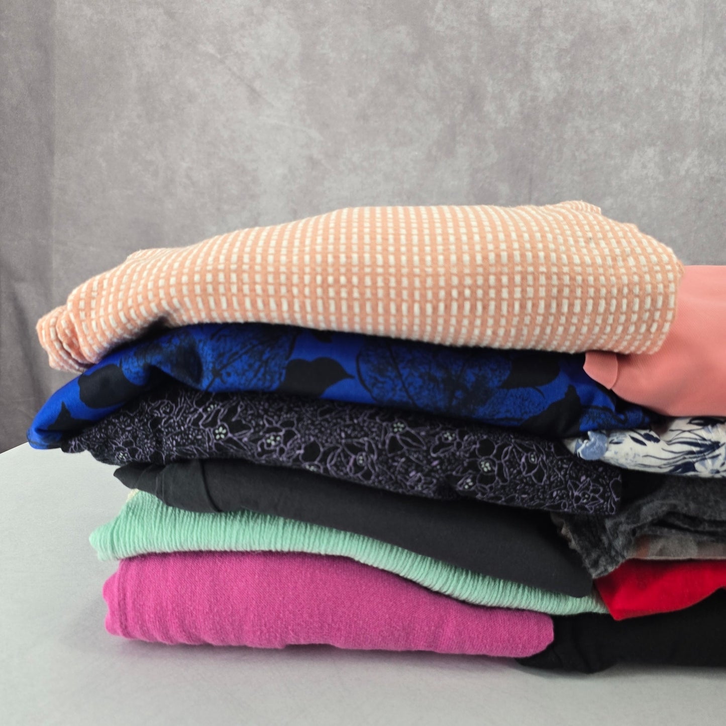12 Womens Tops Sweaters Random Mixed Lot Bundle of 12 M Medium
