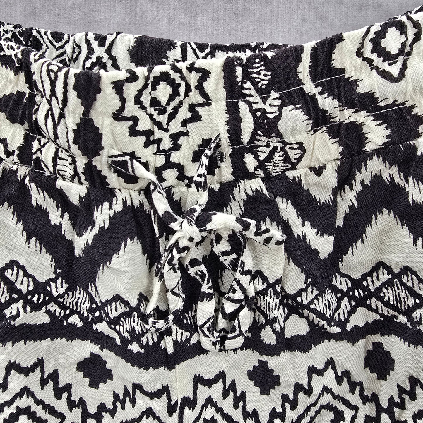 O'Rageous Black White Lace Stretch Boho Pattern Bottoms Pants Shorts Plus XL