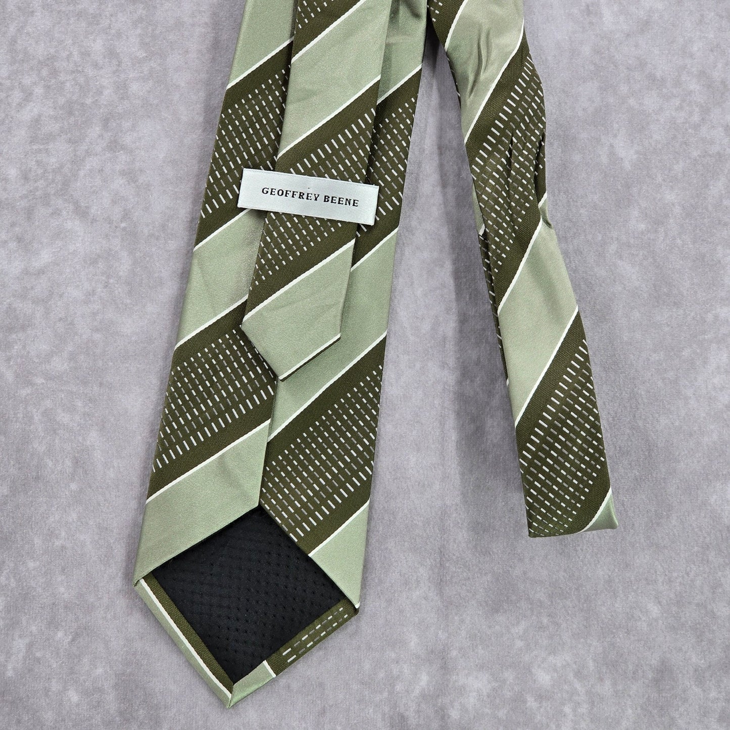 Geoffrey Beene Green White Stripe Geometric 100% Silk Men's Neck Tie