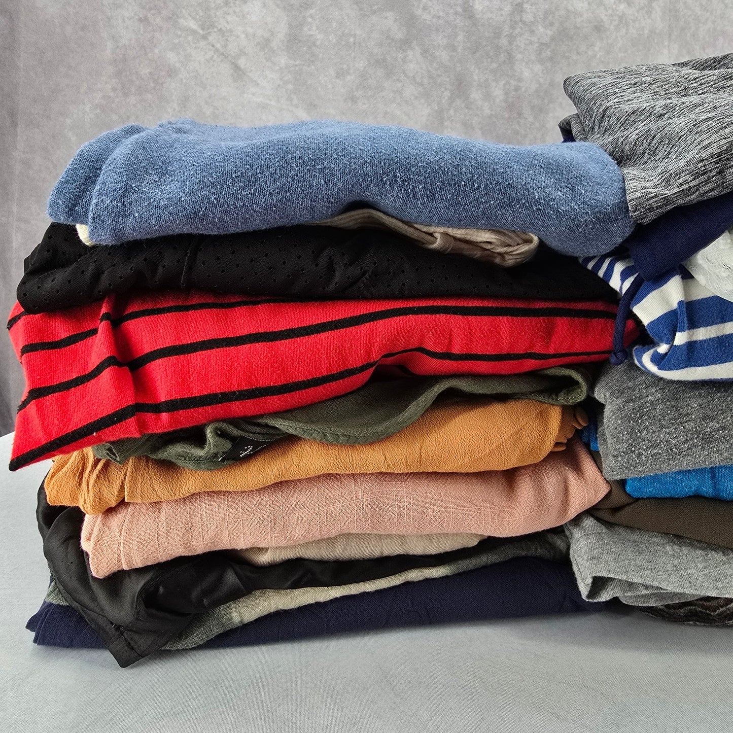 22 Womens Tops Sweaters Tanks Random Mixed Lot Bundle of 22 M Medium