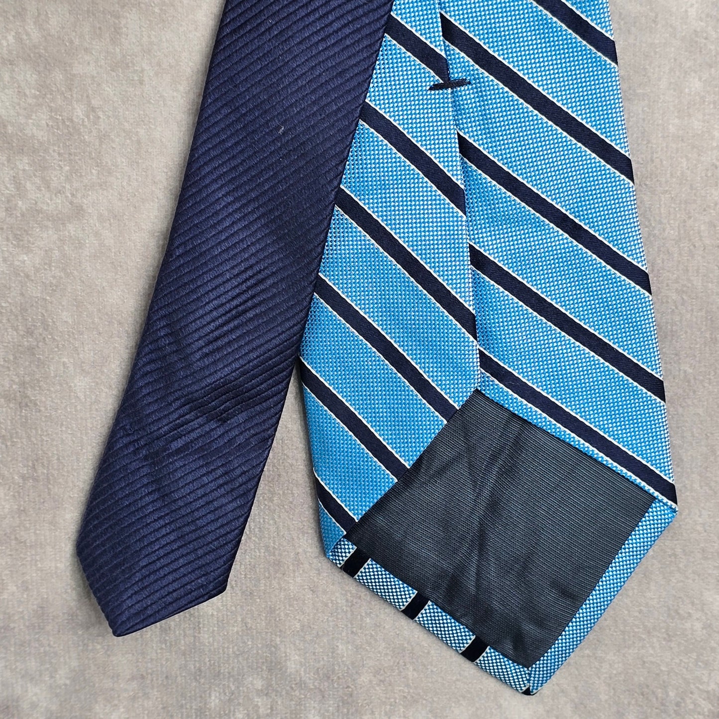 Roundtree & Yorke Trademark Blue White Stripe 100% Silk Men's Neck Tie NWOT