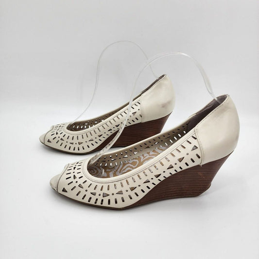 Kenneth Cole Reaction Chill 2 the Bone Cream White Woman's Shoe Size 7.5