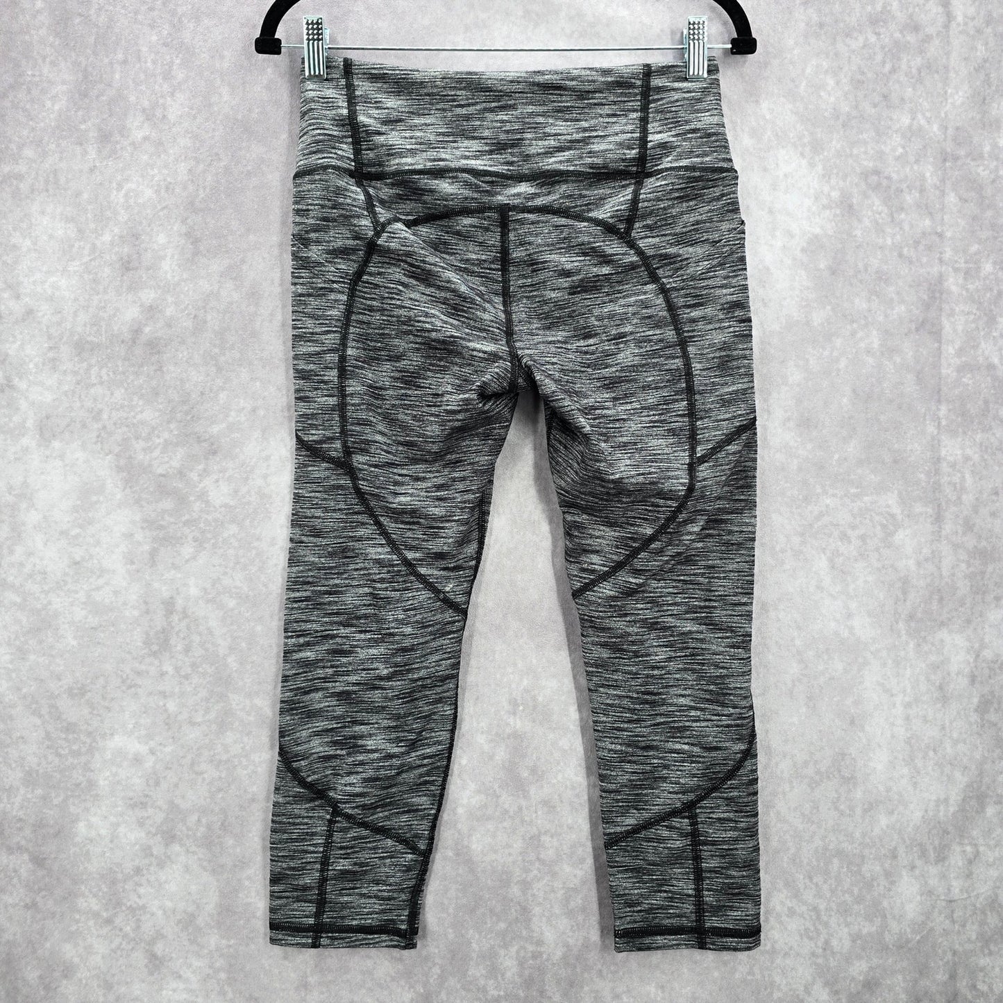 Victoria's Secrets Sport Gray Stripe Leggings Crop Capri Active Stretch M Medium