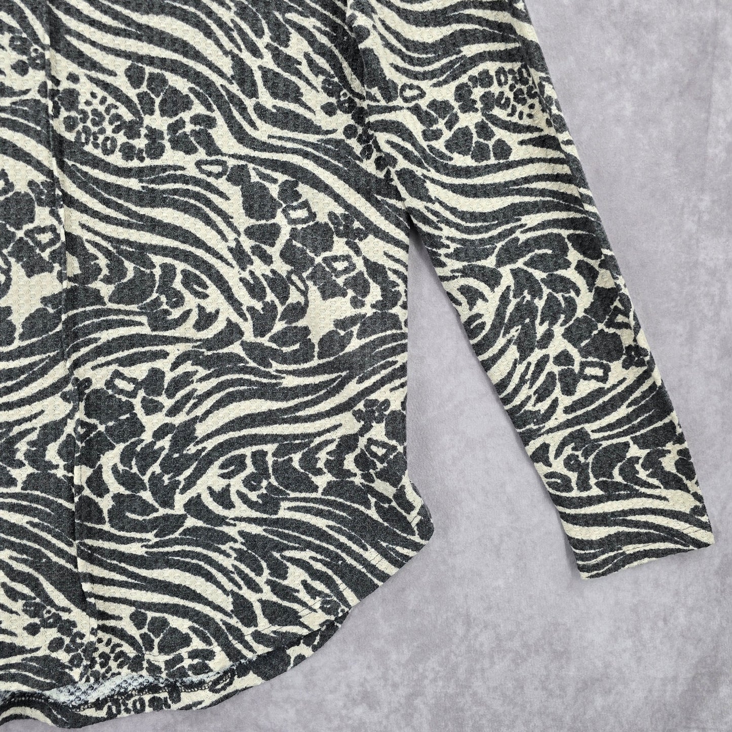 New Directions Gray Print Long Sleeve Y2K Western Fairy Sweater Top Medium