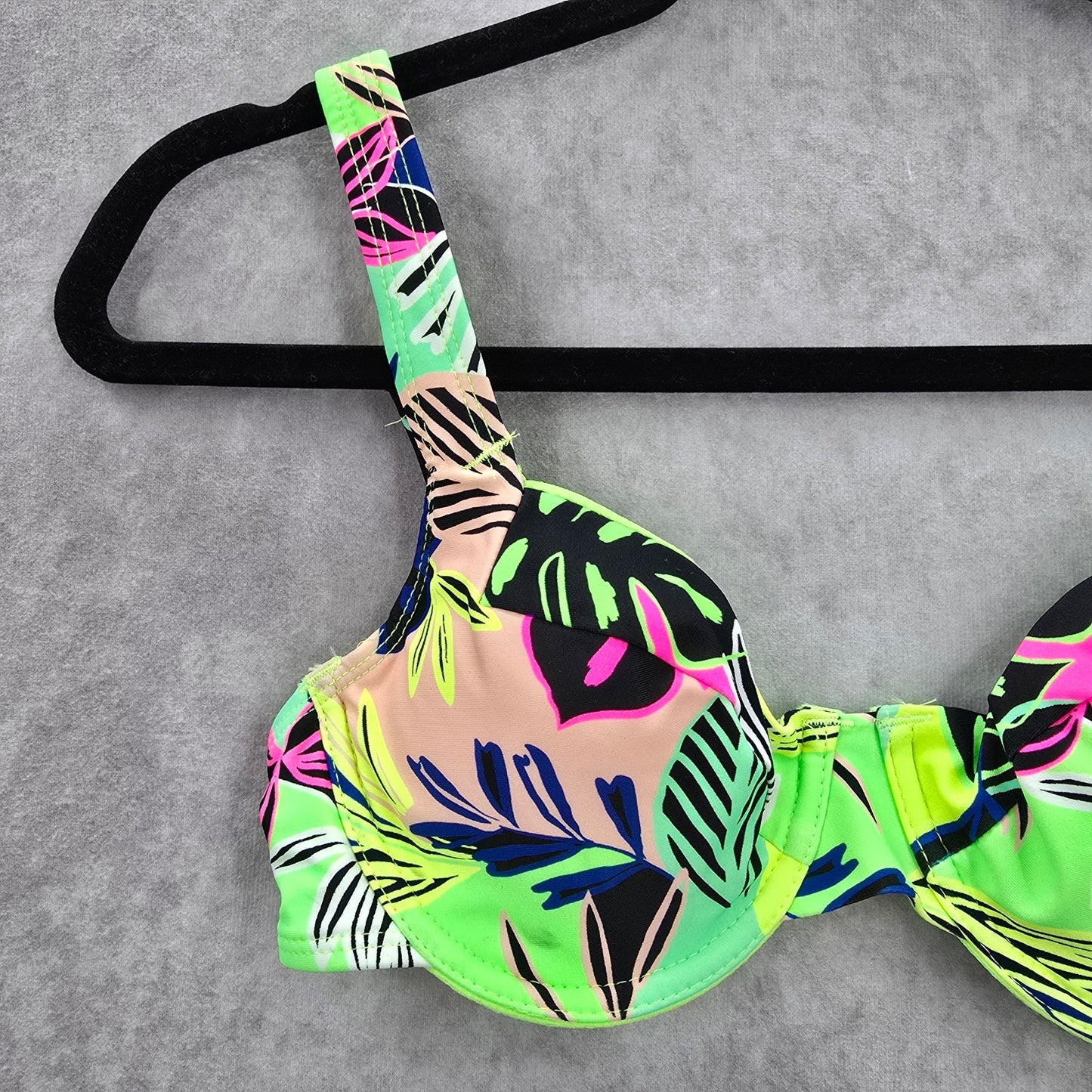 No Boundaries Green Floral Tropical Bikini Top Swimwear Padded Swimsuit Small