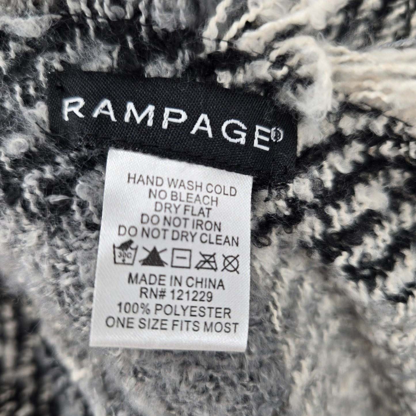Rampage Black White Plaid Tartan Fringe Tassel Knit Wrap Shawl Scarves Scarf