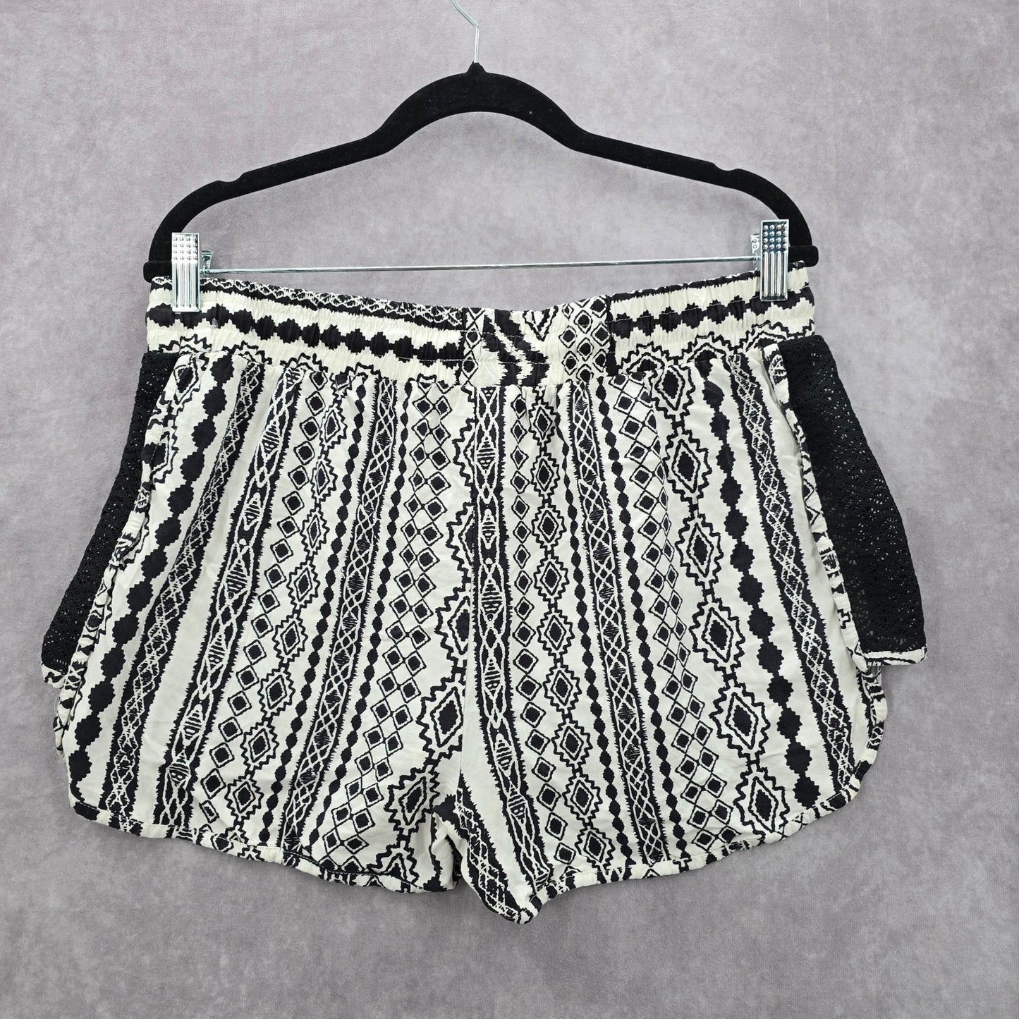 O'Rageous Black White Lace Stretch Boho Pattern Bottoms Pants Shorts Plus XL