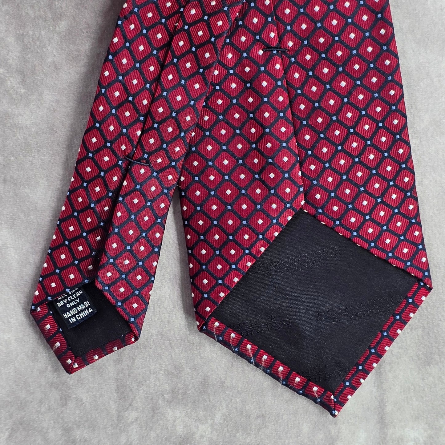 Roundtree & Yorke Red Blue Geometric Dot All Silk Handmade Men's Neck Tie