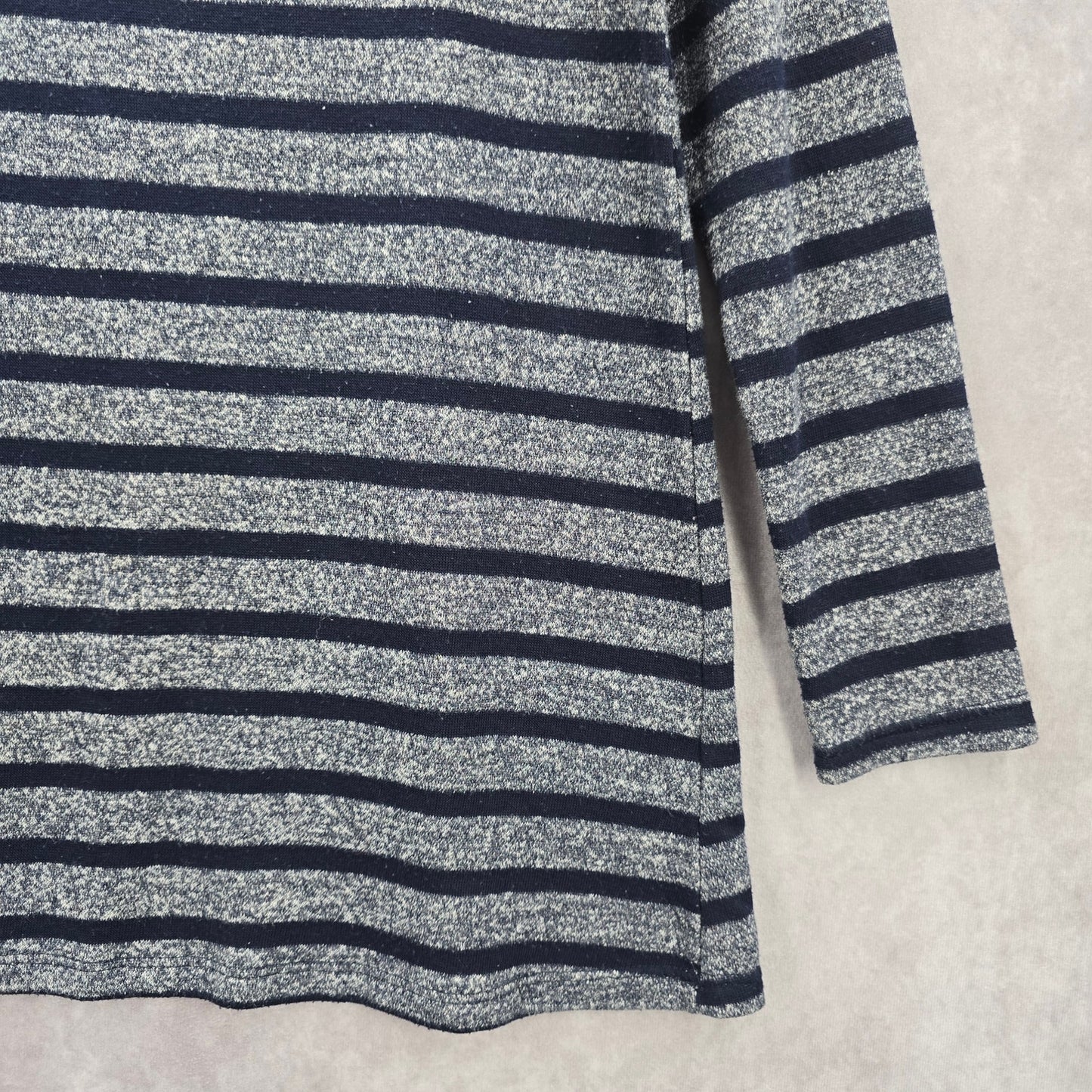 058. Fantastic Fawn Blue Gray Stripe Long Sleeve Sweater Top Small