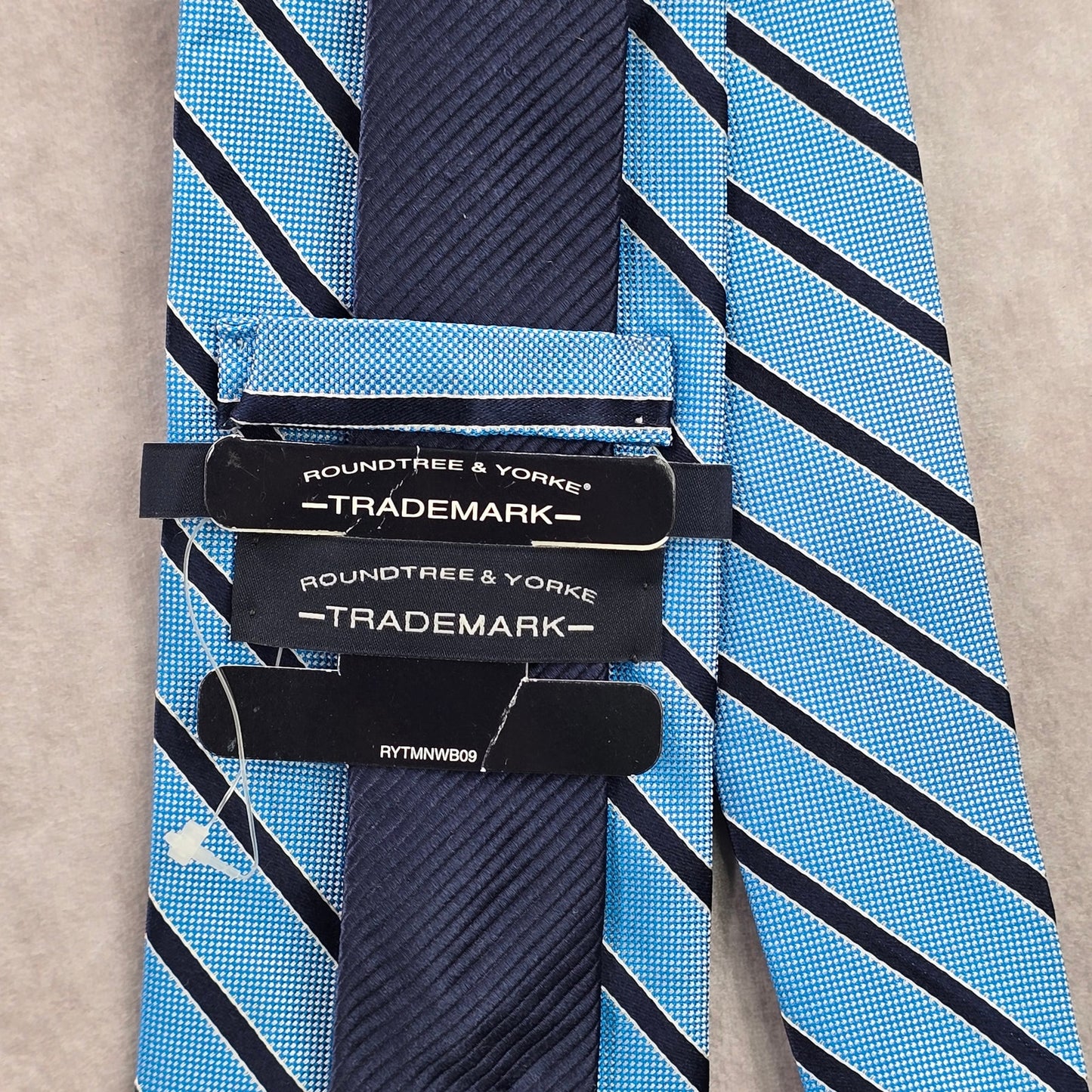 Roundtree & Yorke Trademark Blue White Stripe 100% Silk Men's Neck Tie NWOT