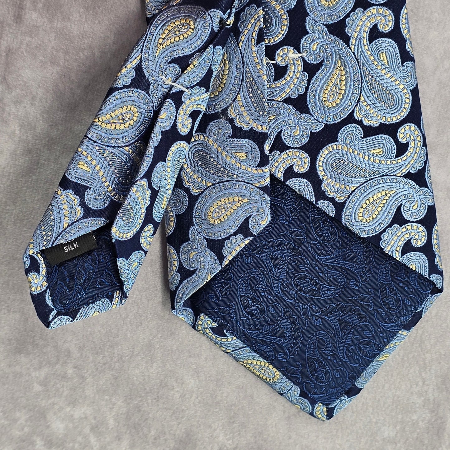 Tom James Executive Collection Blue Floral Paisley Executive Mens Silk Neck Tie