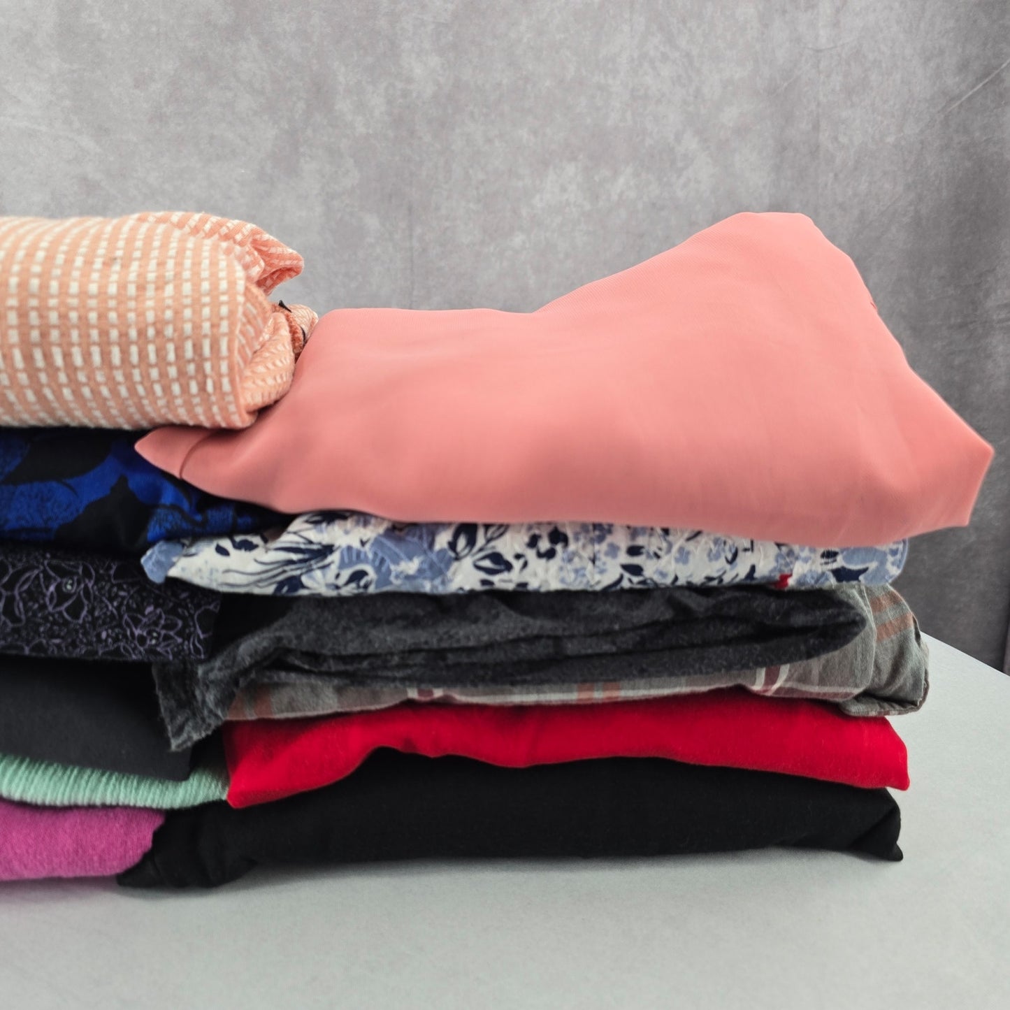 12 Womens Tops Sweaters Random Mixed Lot Bundle of 12 M Medium