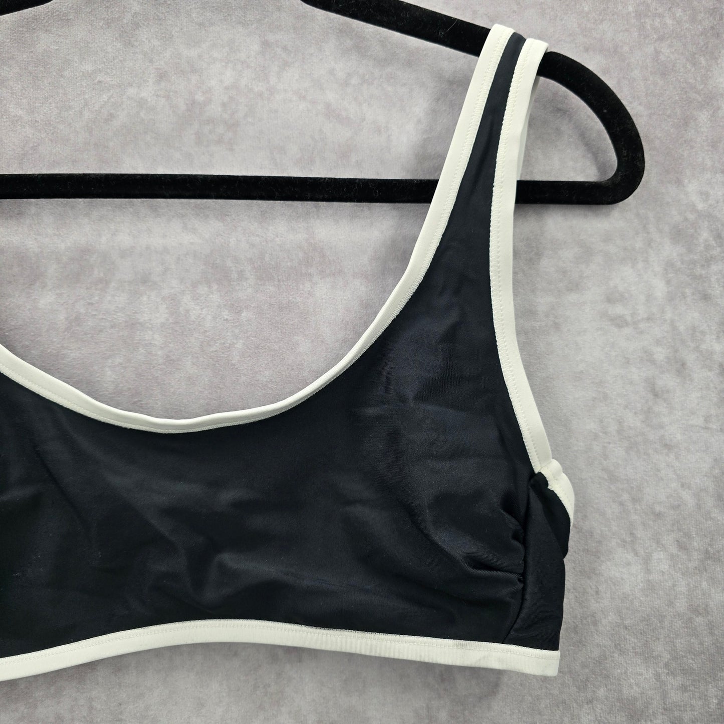 Xhilaration Black White Sports Hook Bikini Top Swimwear Medium