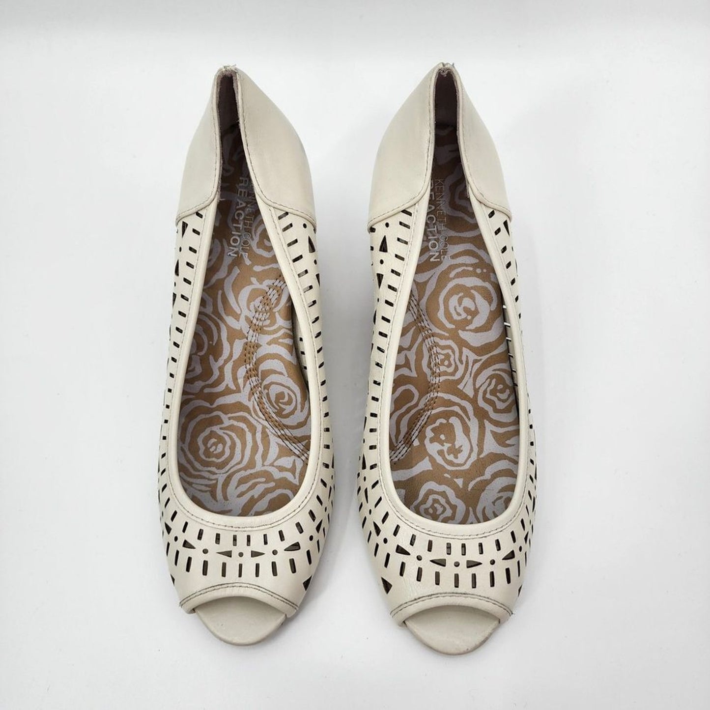 Kenneth Cole Reaction Chill 2 the Bone Cream White Woman's Shoe Size 7.5