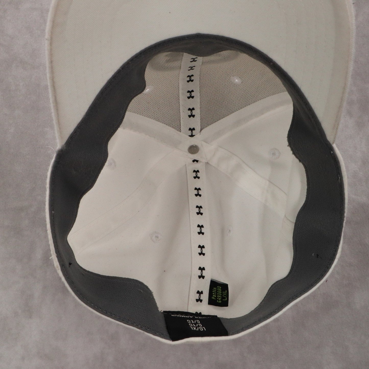 Under Armour White Fitted Athletic Sports Baseball Cap Hat