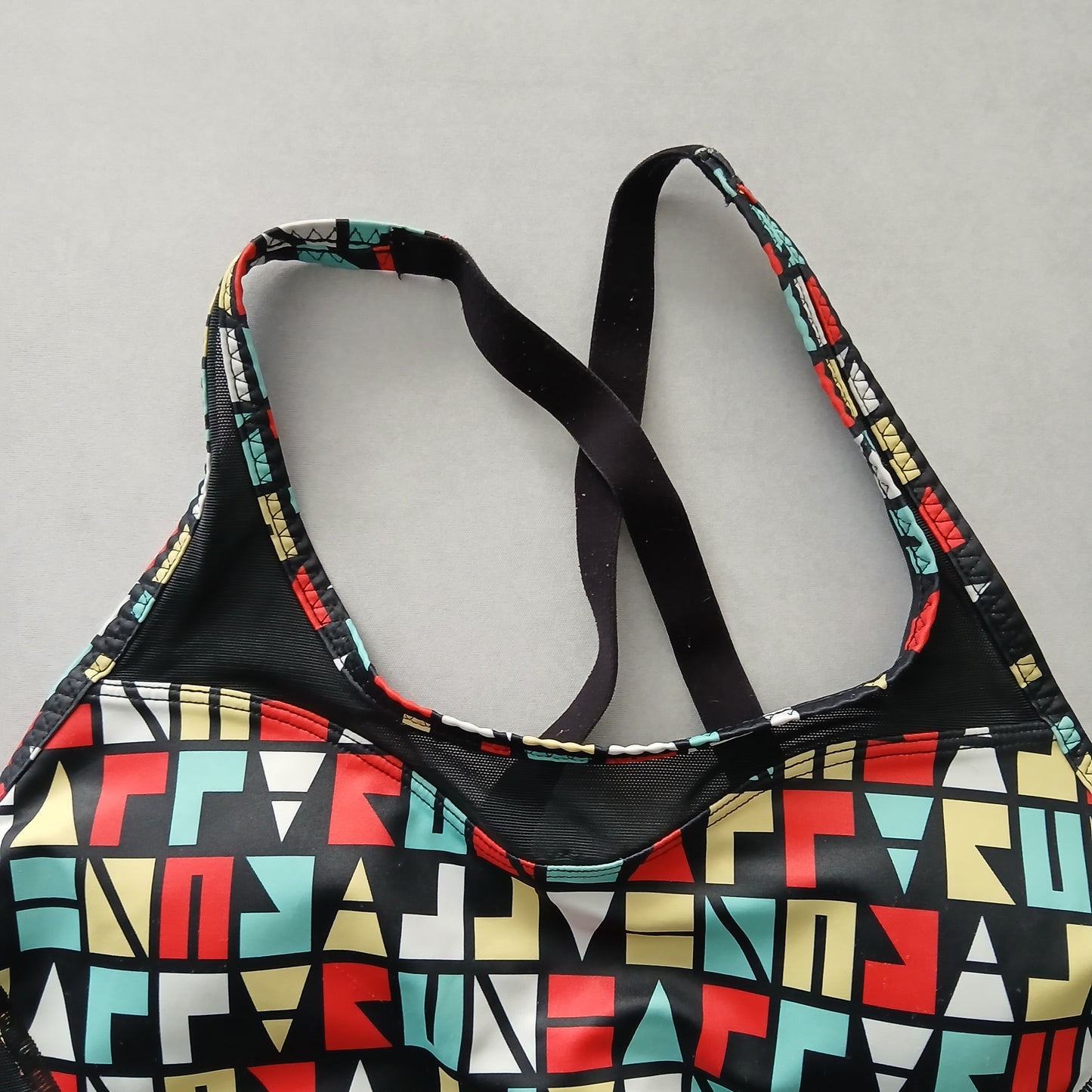 Black Y2K VTG Sports Bra Activewear Crisscross Yoga Fitness Geometric Top Small