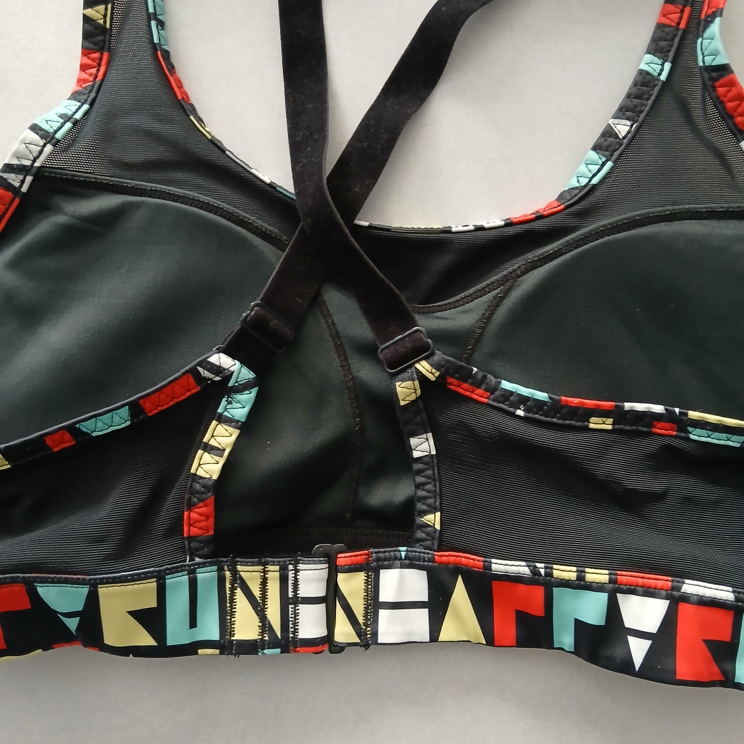 Black Y2K VTG Sports Bra Activewear Crisscross Yoga Fitness Geometric Top Small