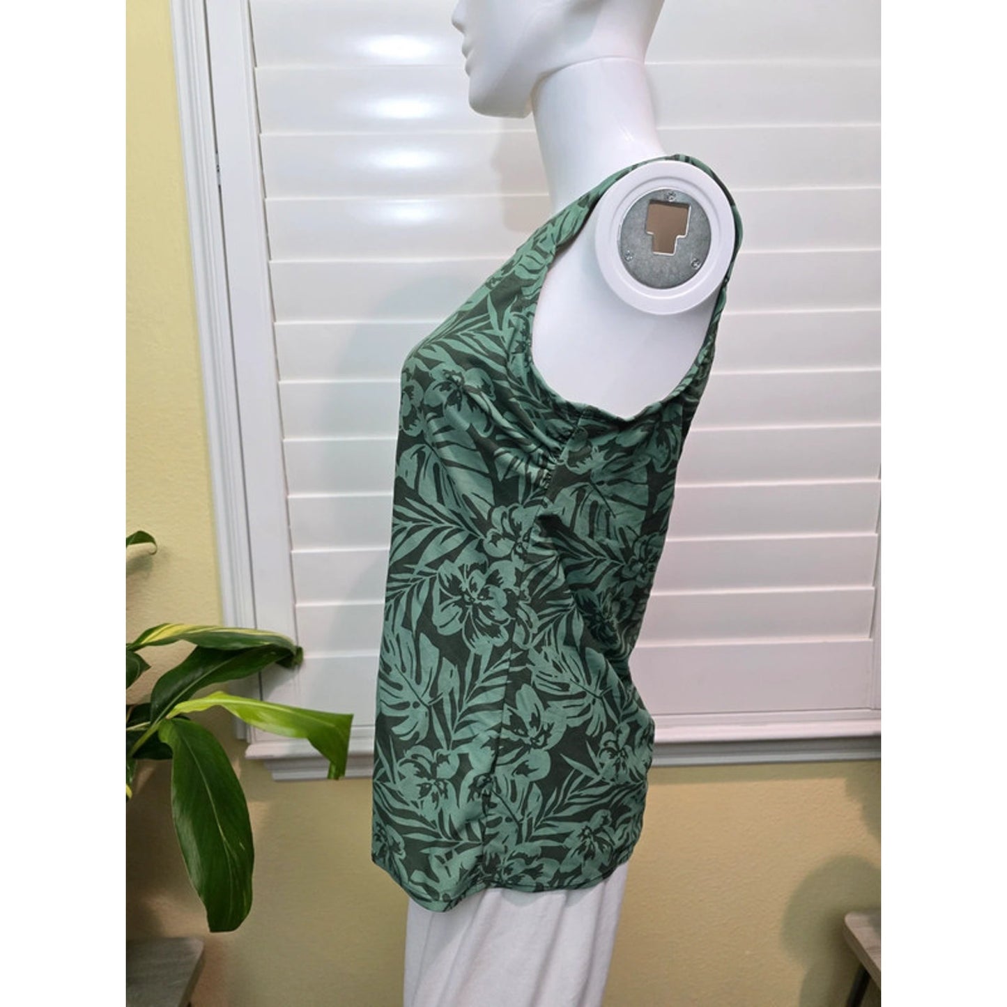 Kona Sol Green Floral Sleeveless Tank Top Medium