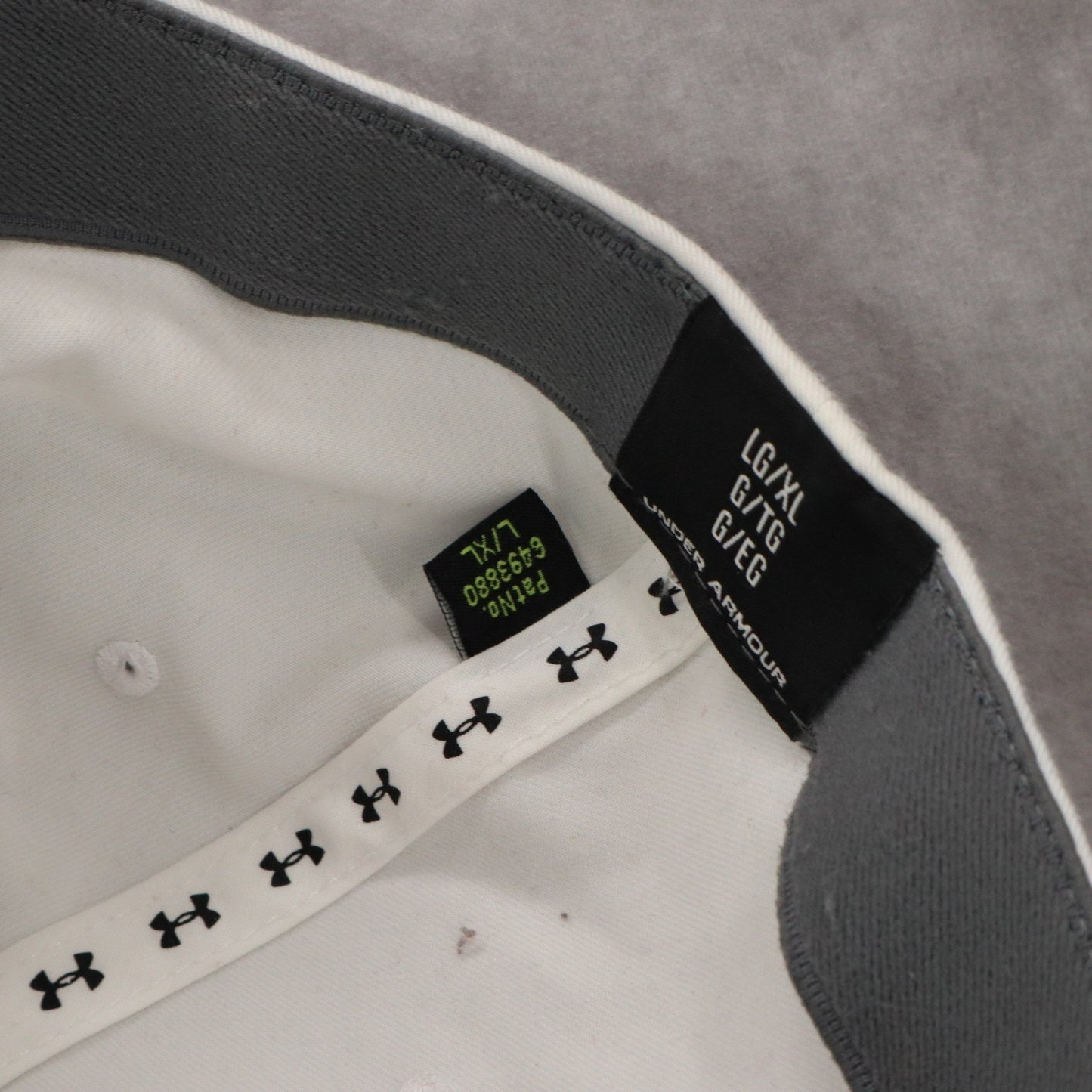 Under Armour White Fitted Athletic Sports Baseball Cap Hat